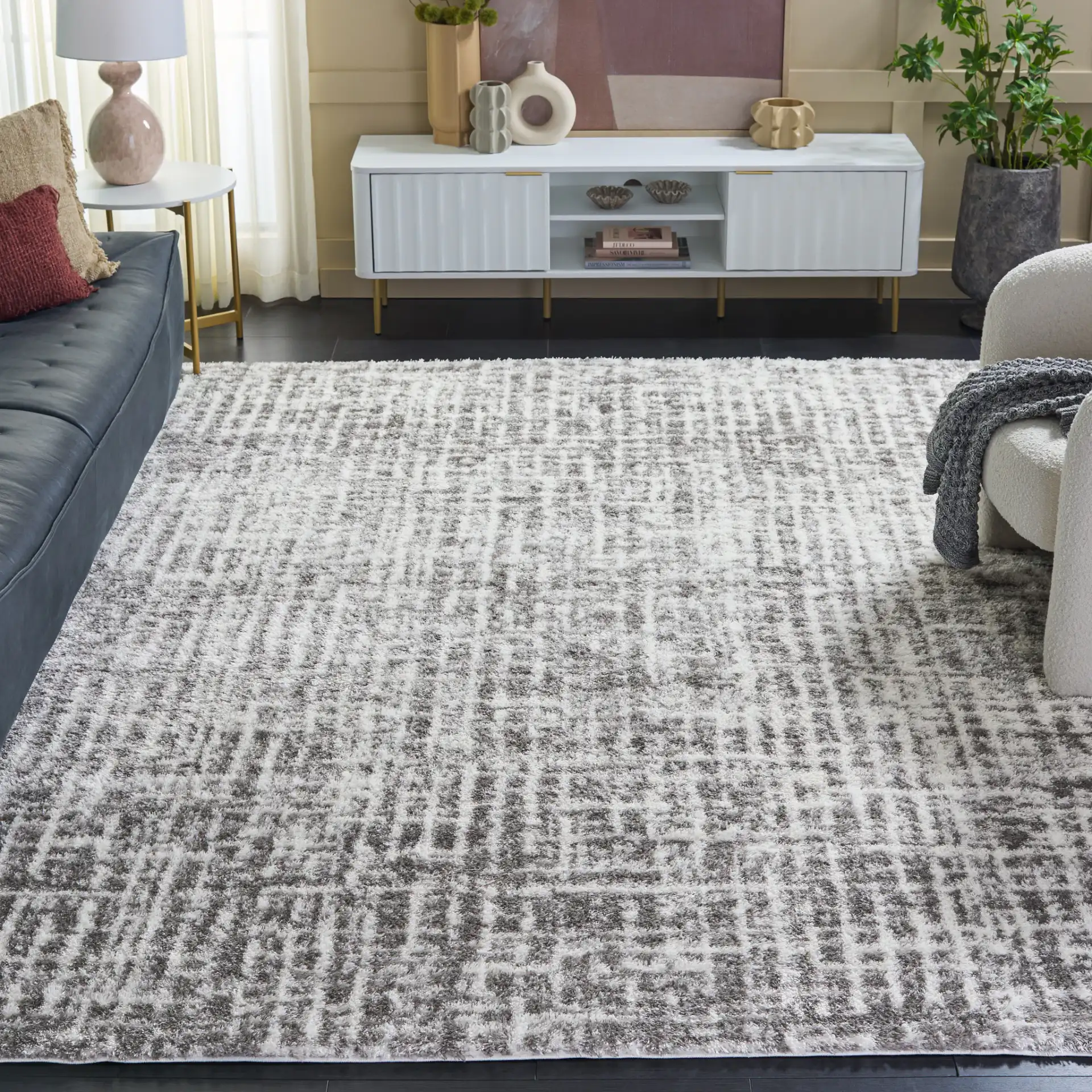 Tahoe Grid Shag Rug in Ivory / Gray in a styled room