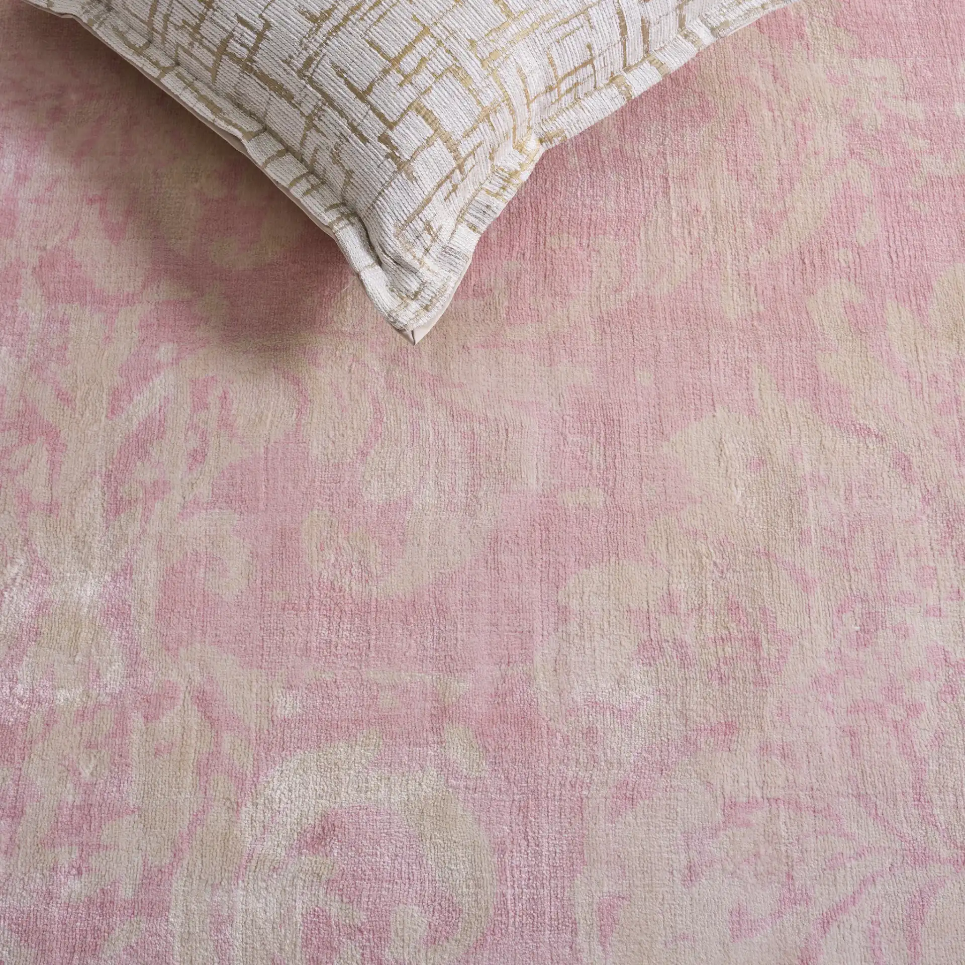 Tibetan Damask Hand-Loomed Viscose Rug in Pink in a styled room