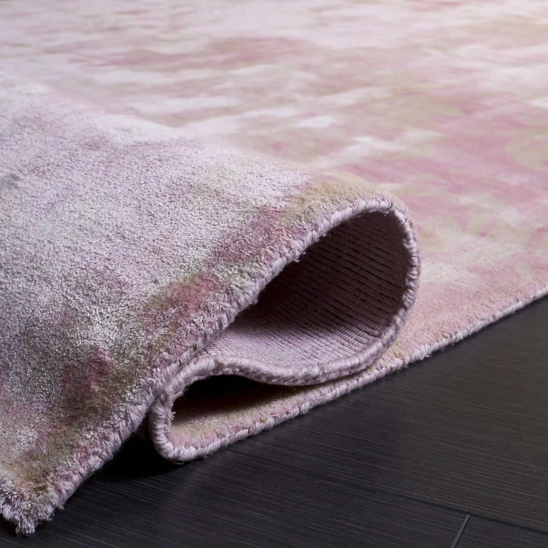 Tibetan Damask Hand-Loomed Viscose Rug in Pink in a styled room