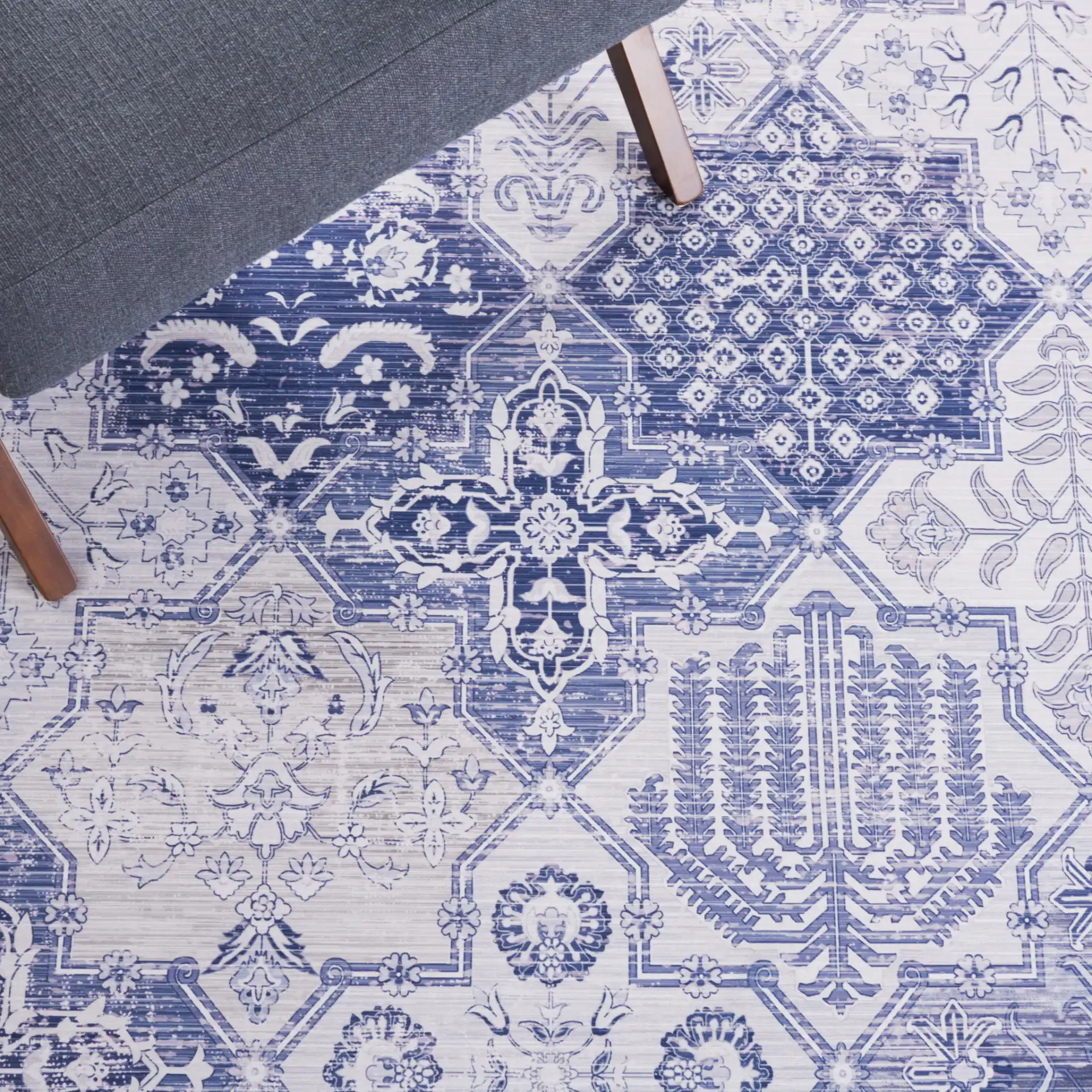 Tucson Patchwork Tile Washable Rug in Gray / Navy in a styled room