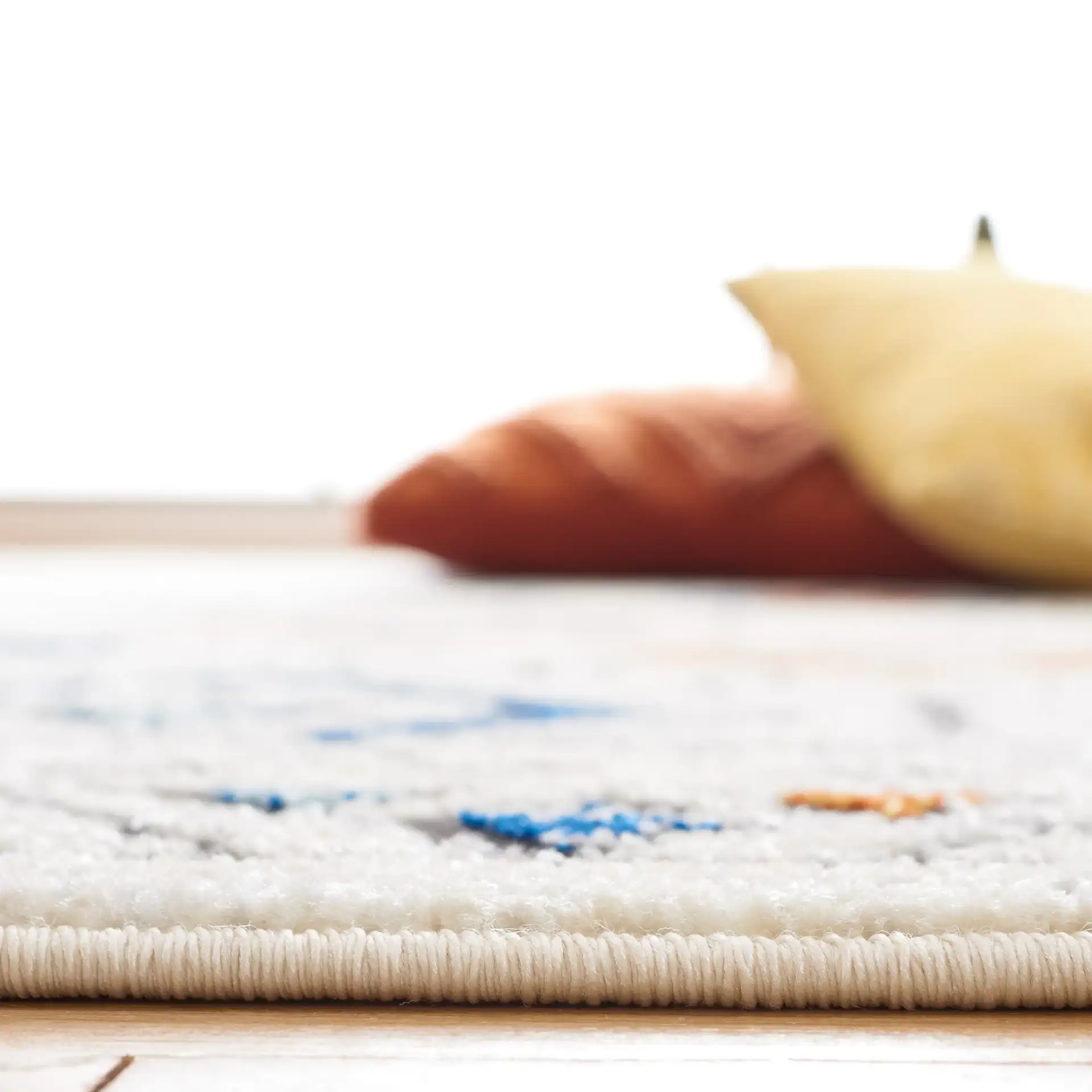 Tulum Bordered Stepped Diamond Rug in Ivory Gray / Blue Rust in a styled room