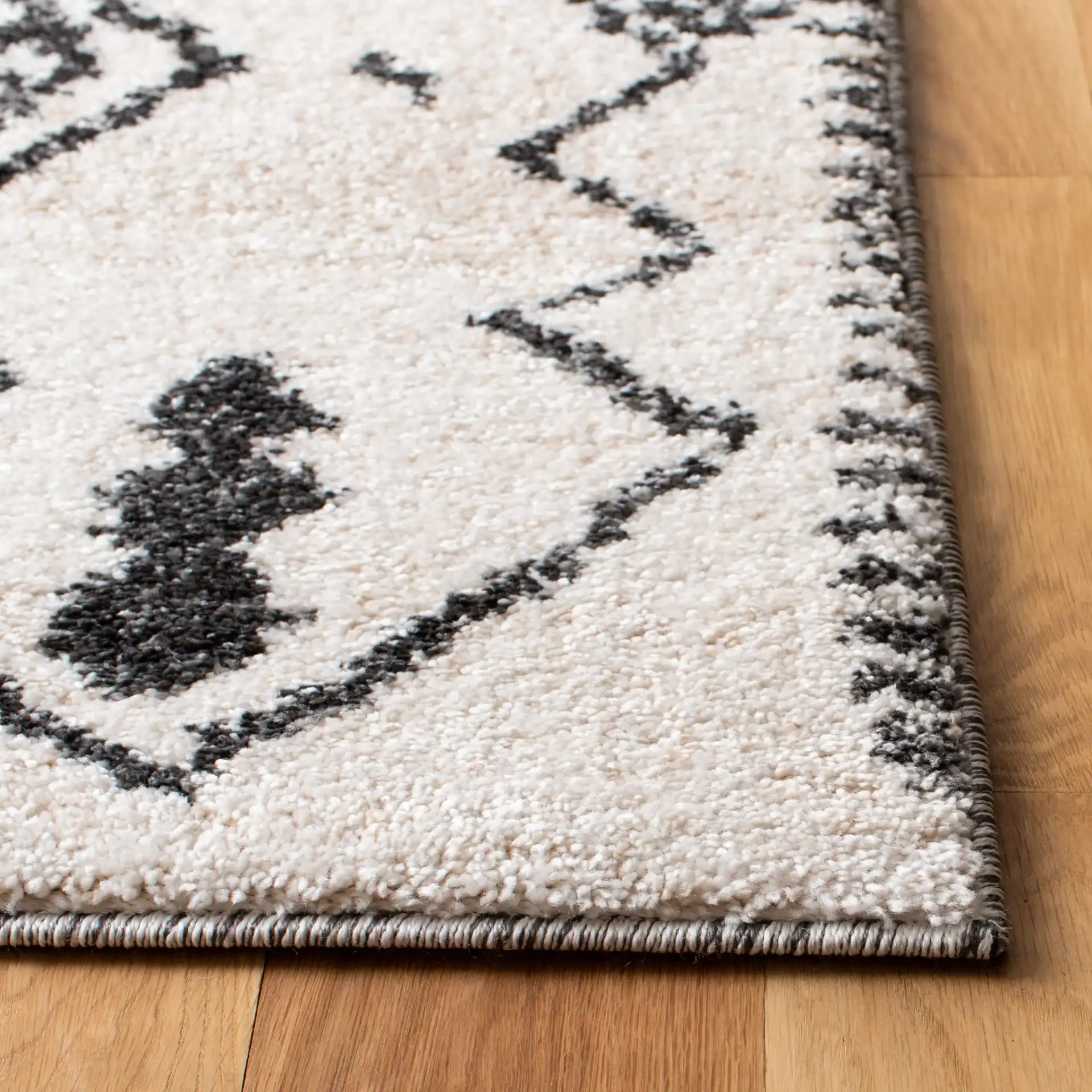 Tunisia Moroccan Diamond Trellis Rug in Ivory / Black in a styled room