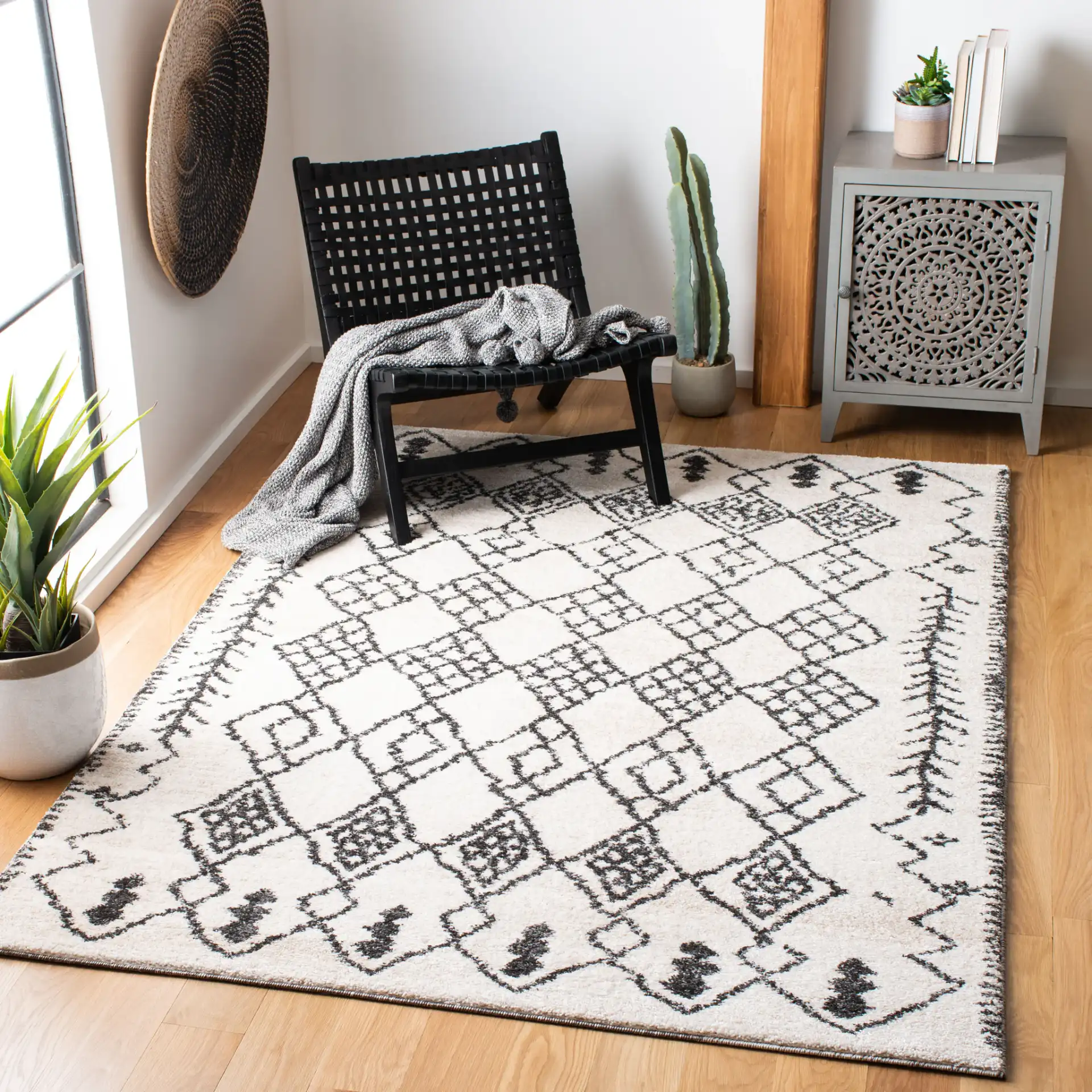 Tunisia Moroccan Diamond Trellis Rug in Ivory / Black in a styled room