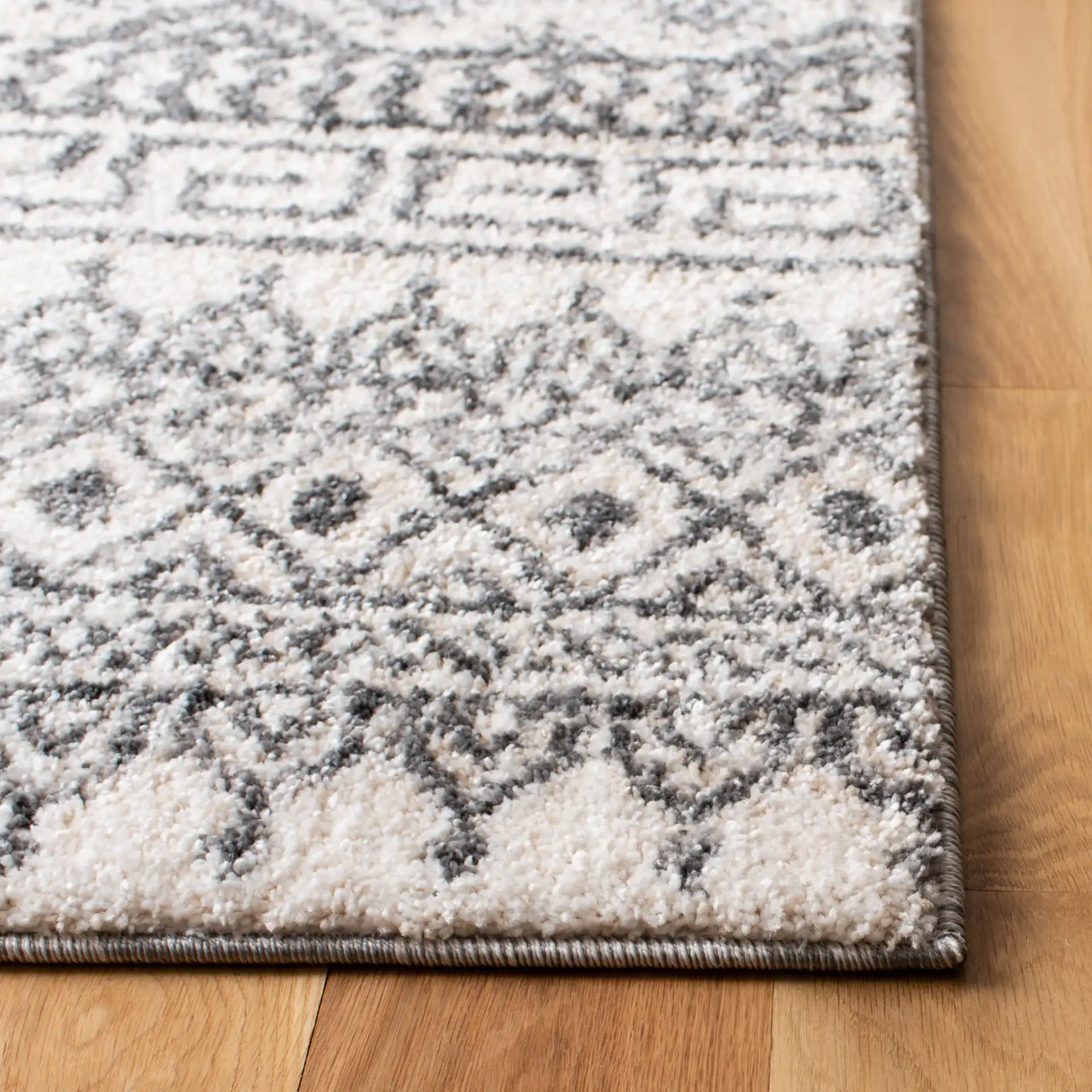 Tunisia Banded Diamond Rug in Ivory / Black in a styled room