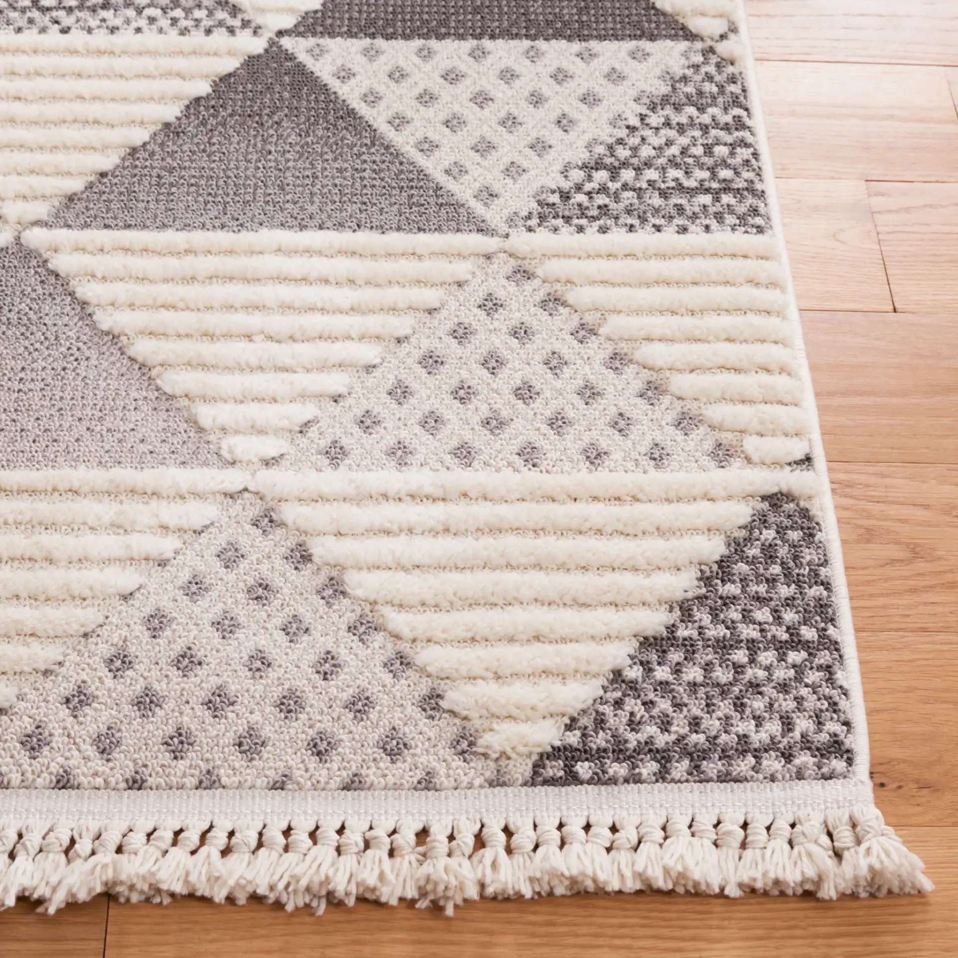 Urban Triangle Rug in Gray / Ivory in a styled room