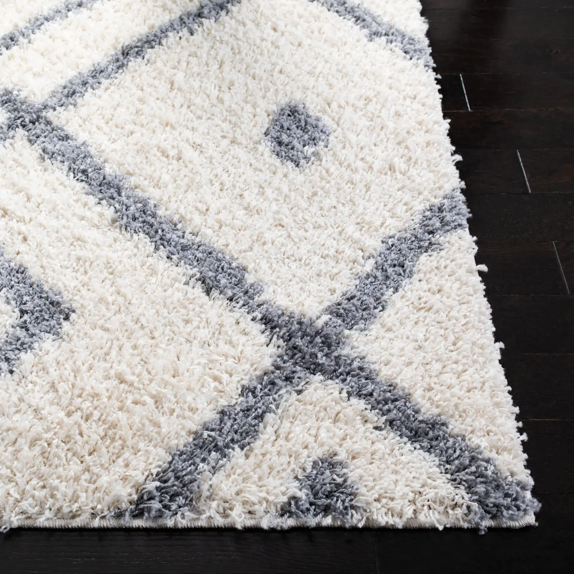 Venus Diamond Lattice Shag Rug in Ivory / Gray in a styled room