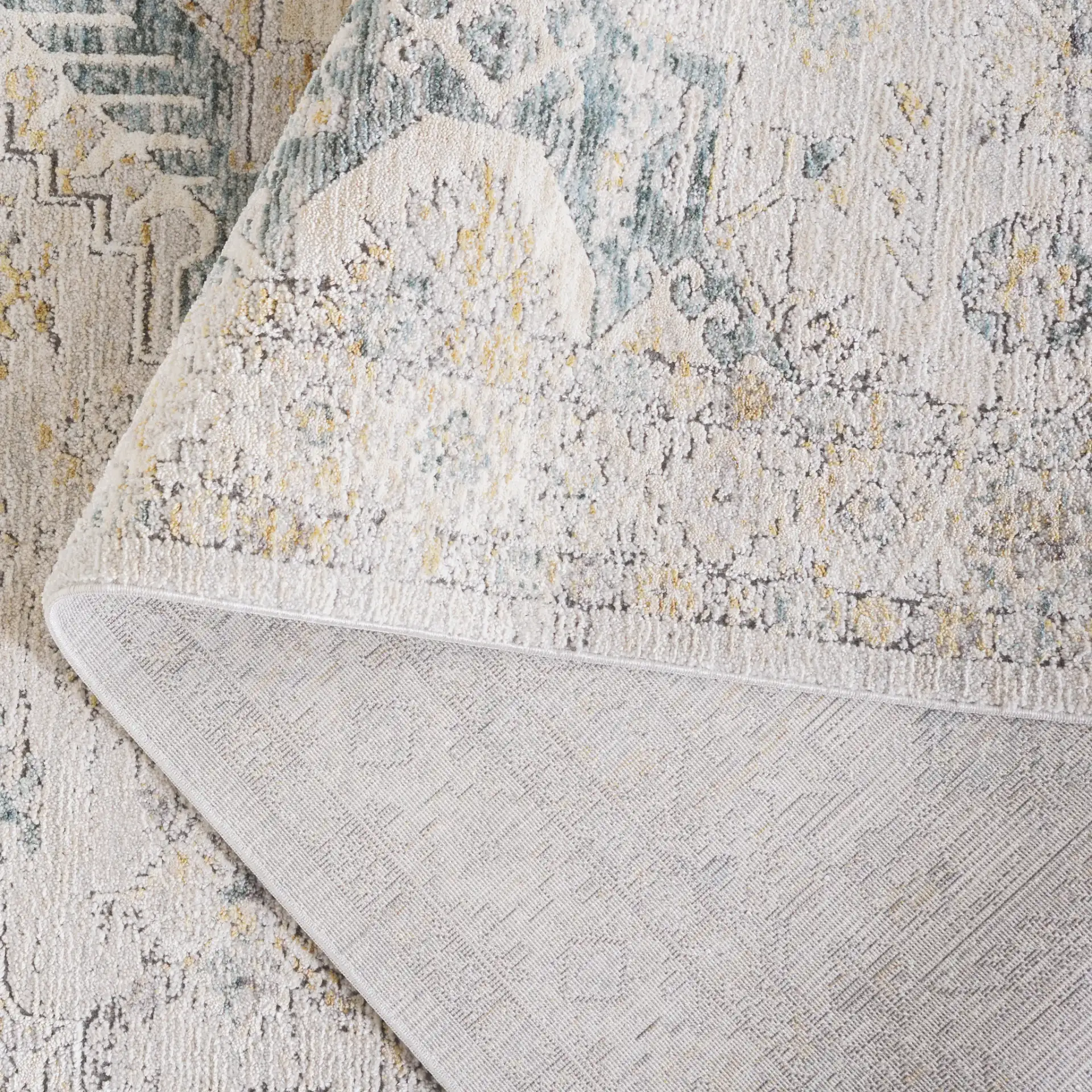 Verona Classic Medallion Rug in Ivory / Gold in a styled room