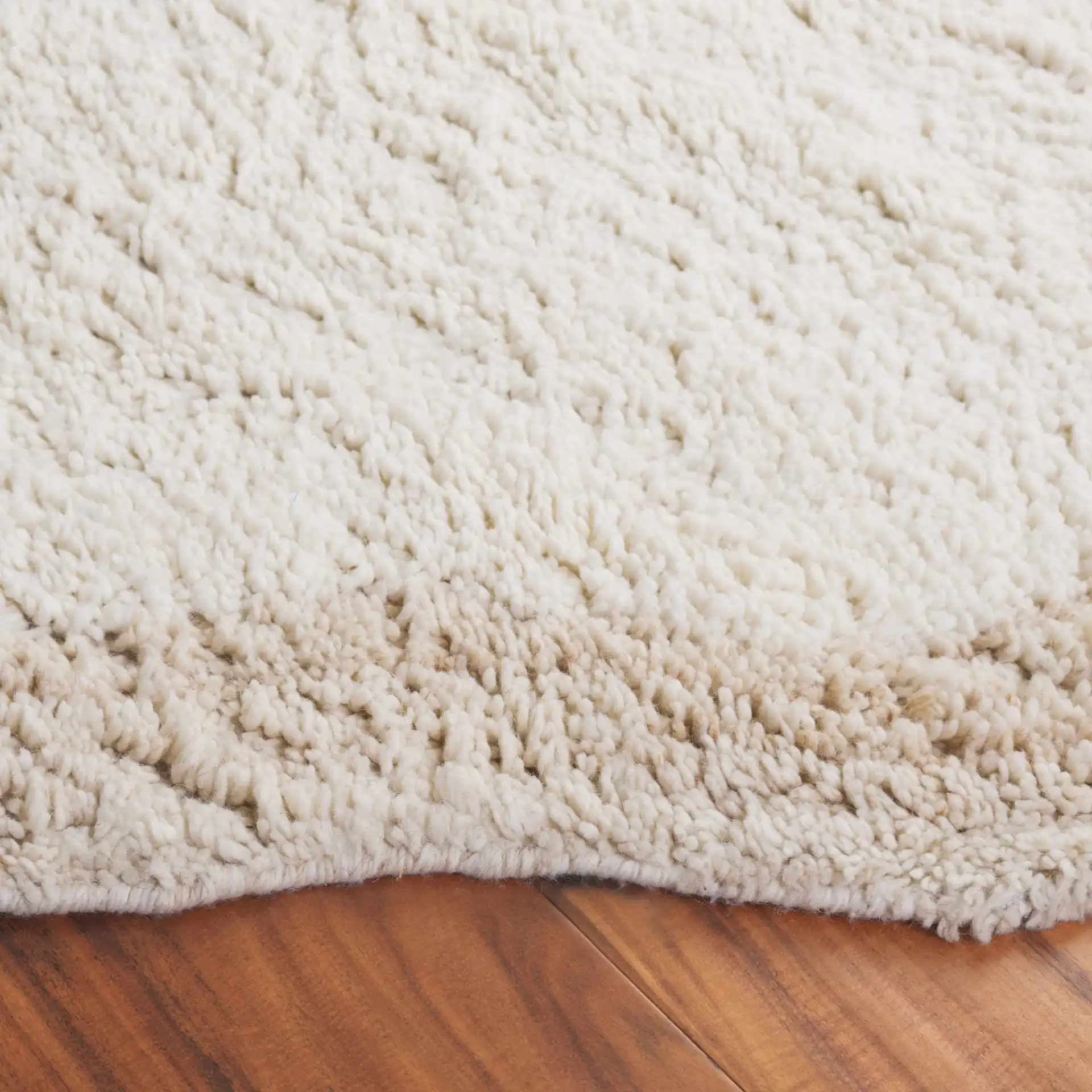 Vermont Scalloped Border Shag Wool Rug in Ivory in a styled room