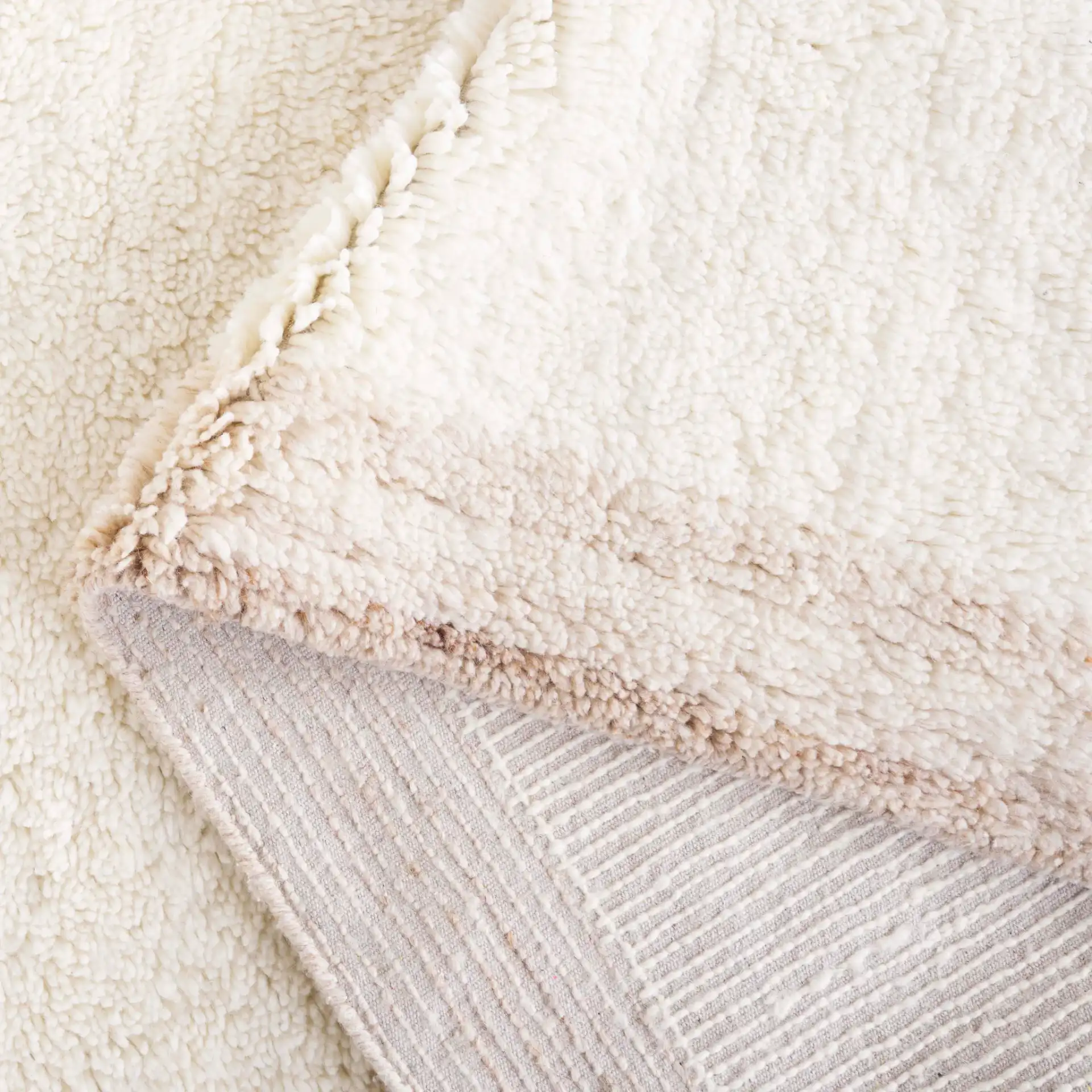 Vermont Border Shag Wool Rug in Ivory / Beige in a styled room