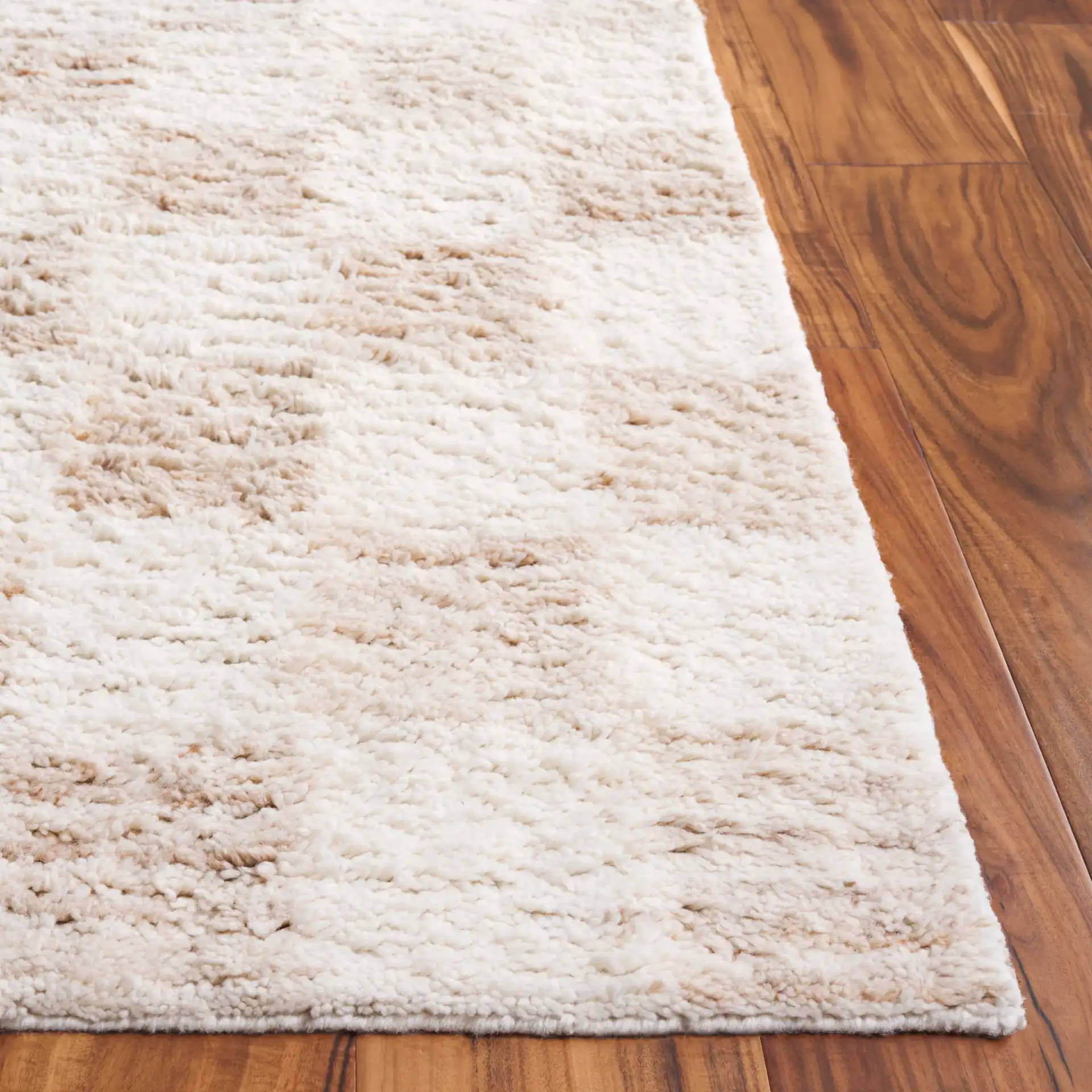 Vermont Checkerboard Hand-Tufted Wool Rug in Beige / Ivory in a styled room