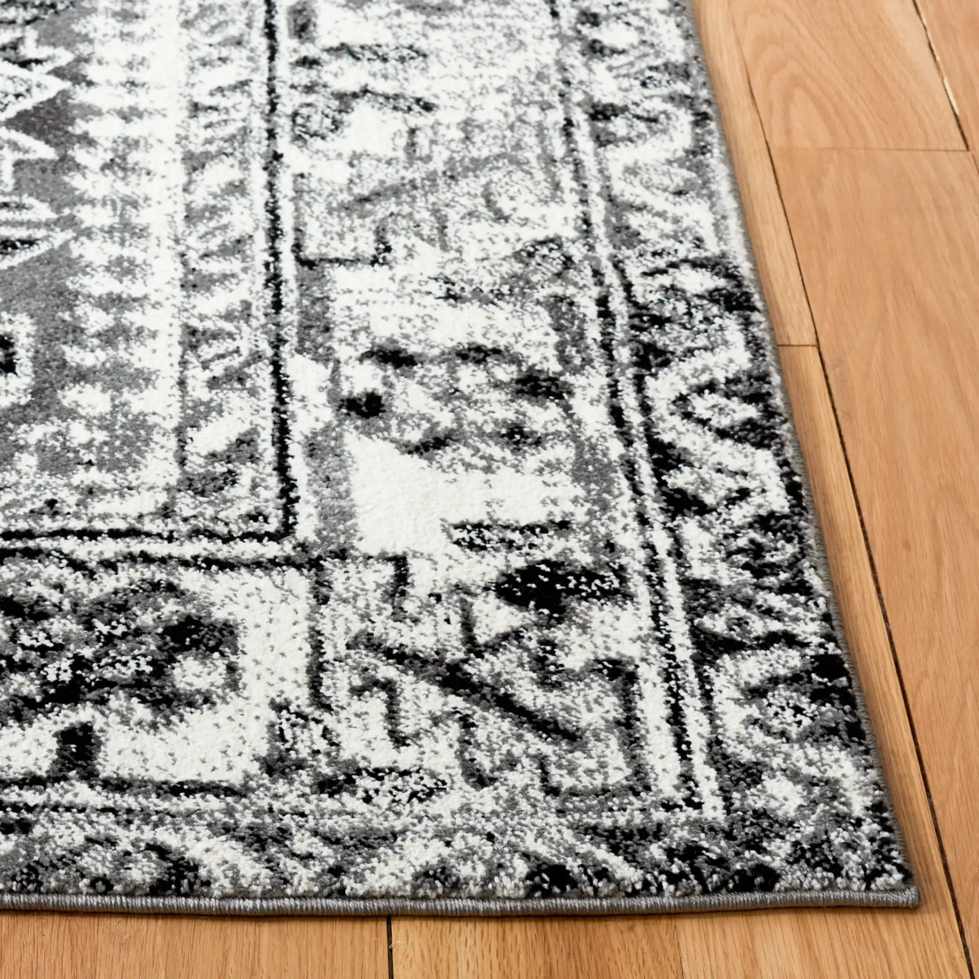 Vintage Hamadan Medallion Rug in Gray / Ivory in a styled room