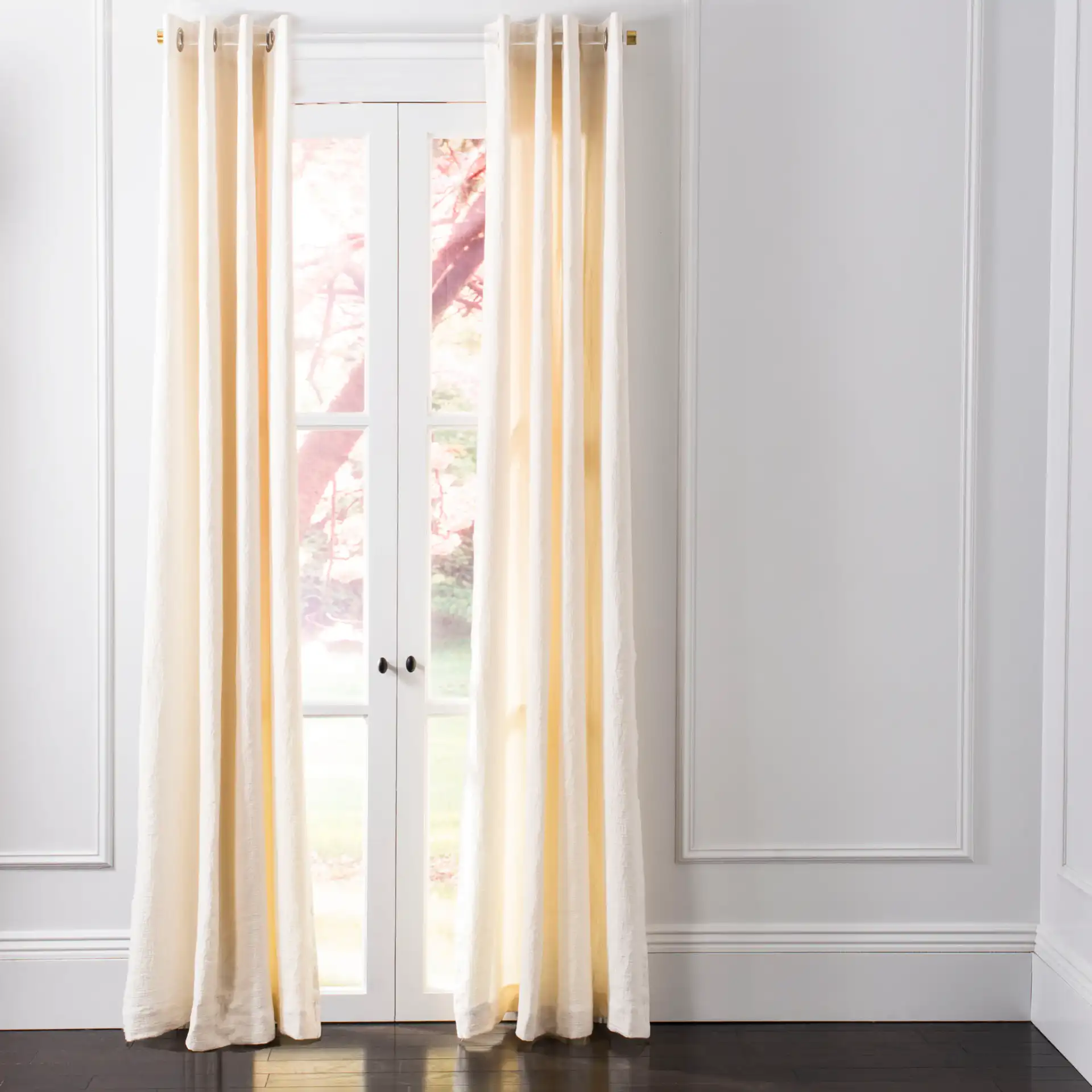 Grevena Window Panel in Ivory, detail view