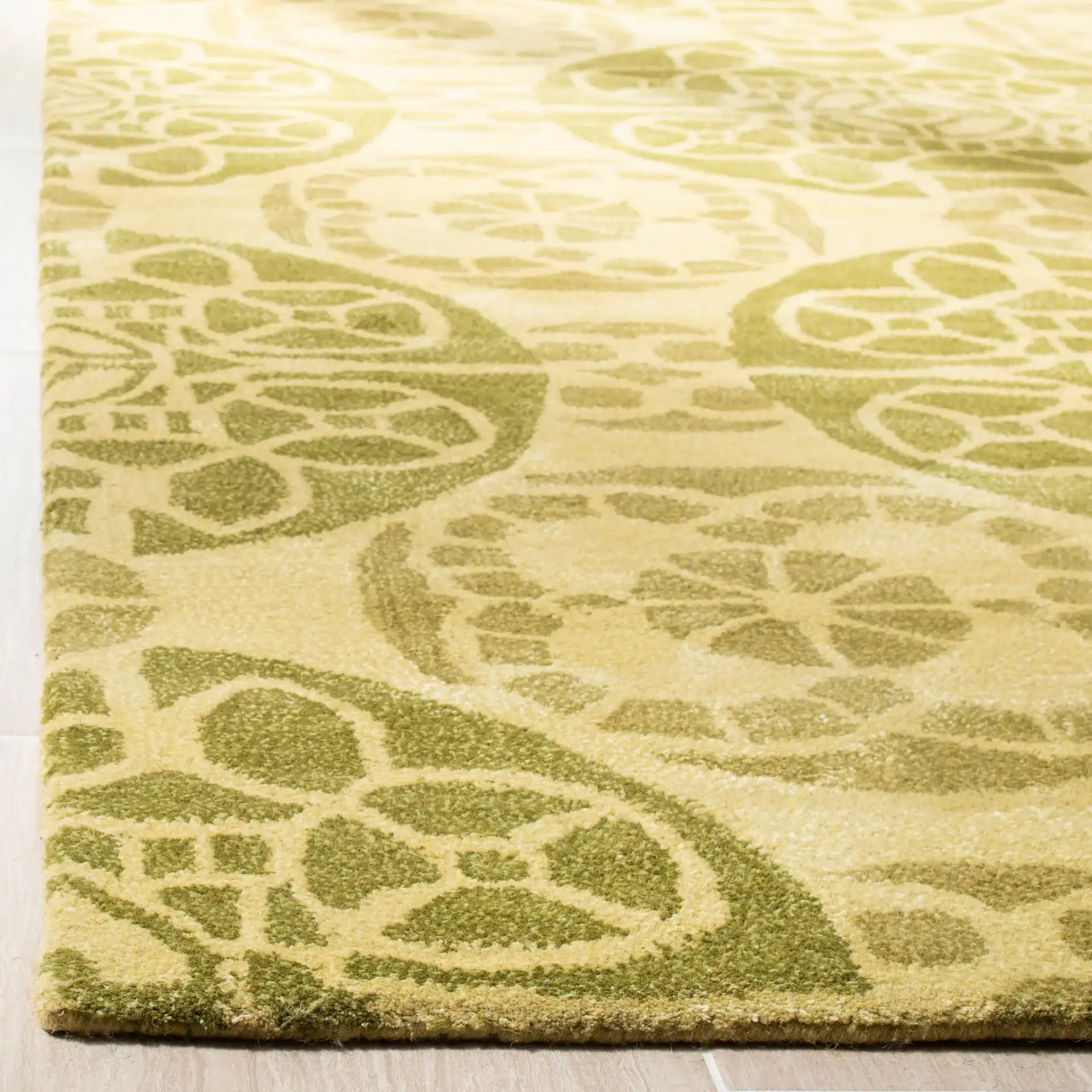 Wyndham Circular Medallion Hand-Tufted Rug in Honey / Green in a styled room