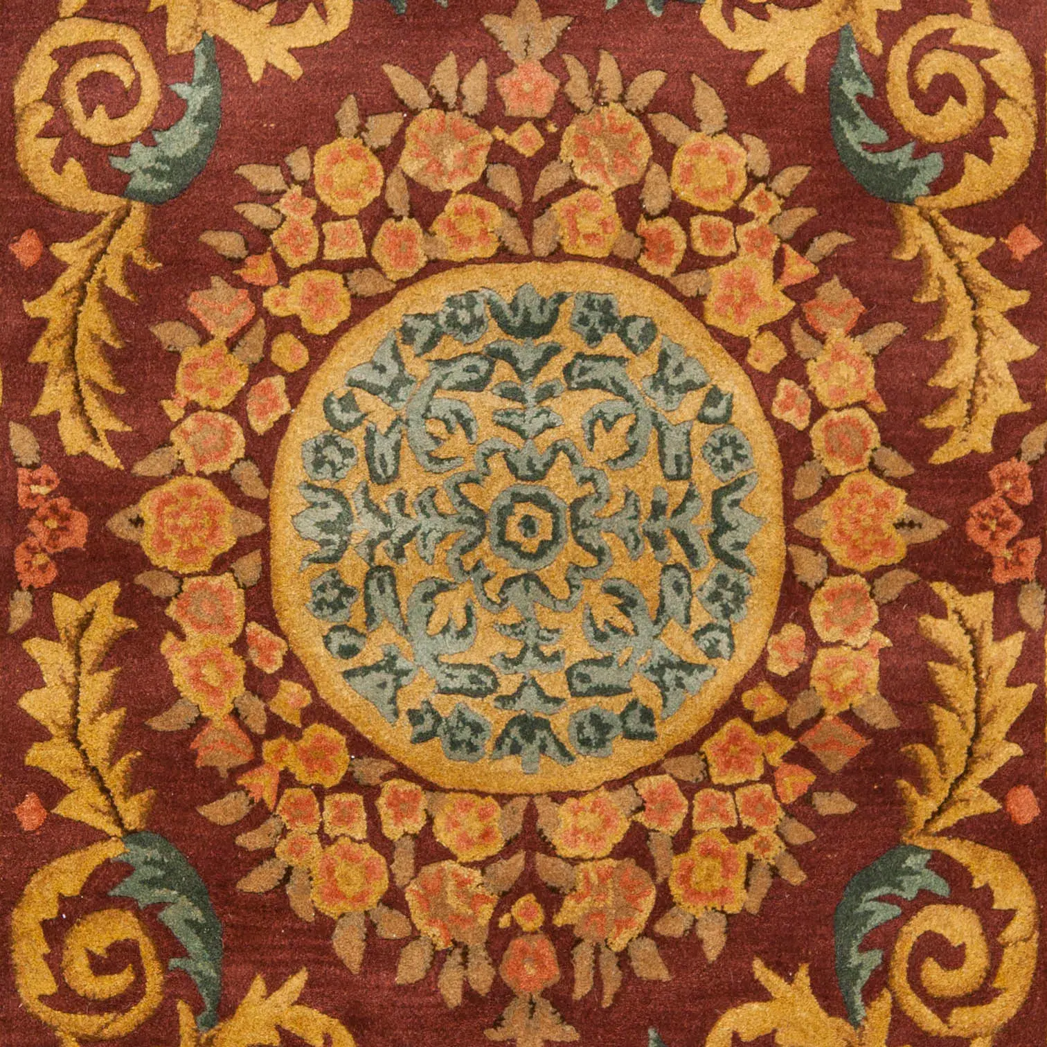 Empire Scroll Medallion Hand-Tufted Wool Rug