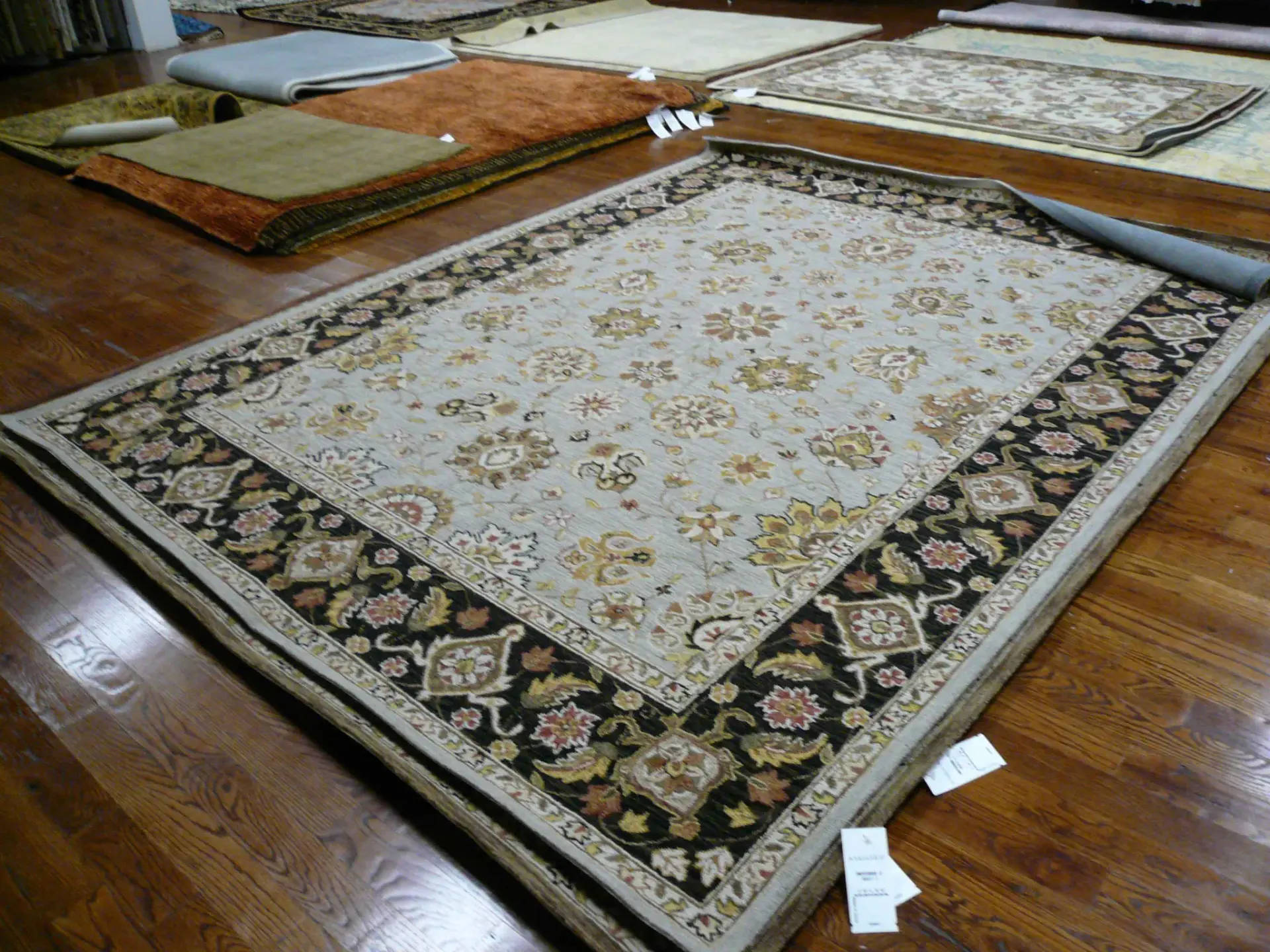 Chelsea Oval Floral Bordered Hand-Hooked Wool Rug