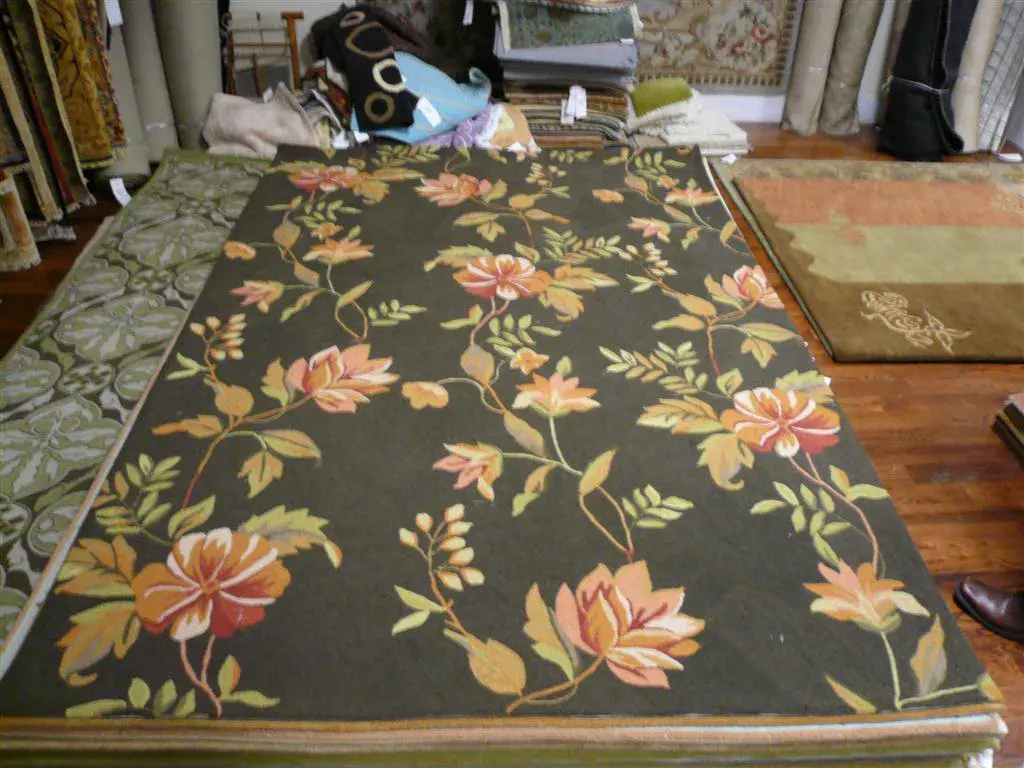 Chelsea Large Floral Vine Hand-Hooked Wool Rug
