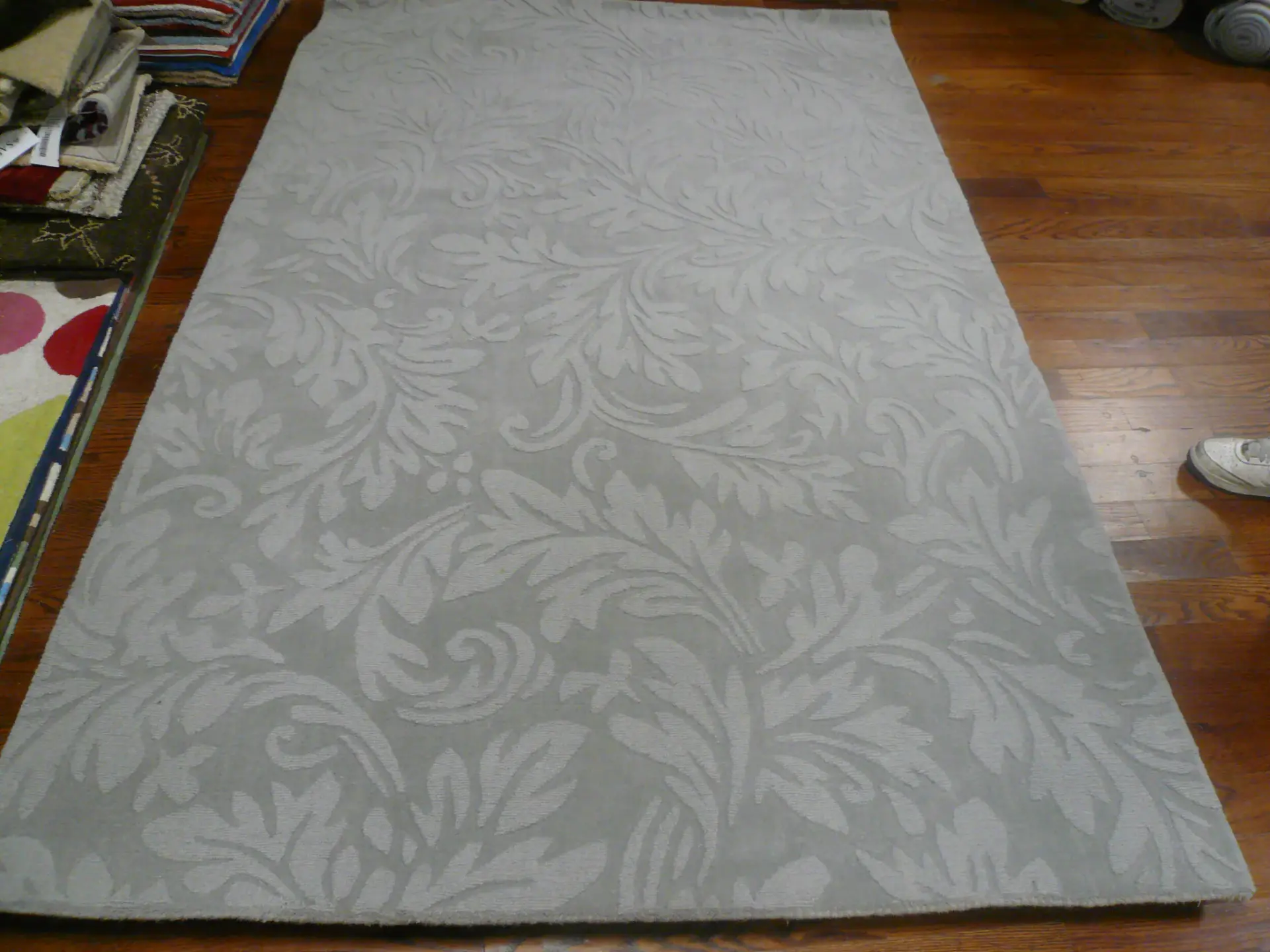 Impressions Scrolling Leaf Hand-Loomed Wool Rug