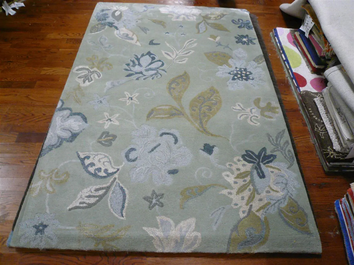 Jardin Trailing Floral Vine Hand-Tufted Wool Rug