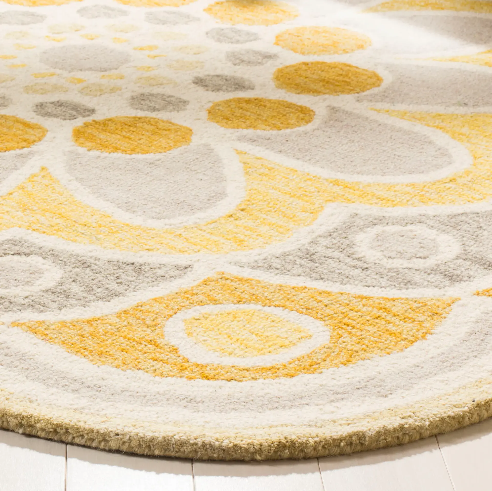 Novelty Scalloped Mandala Hand-Tufted Wool Rug