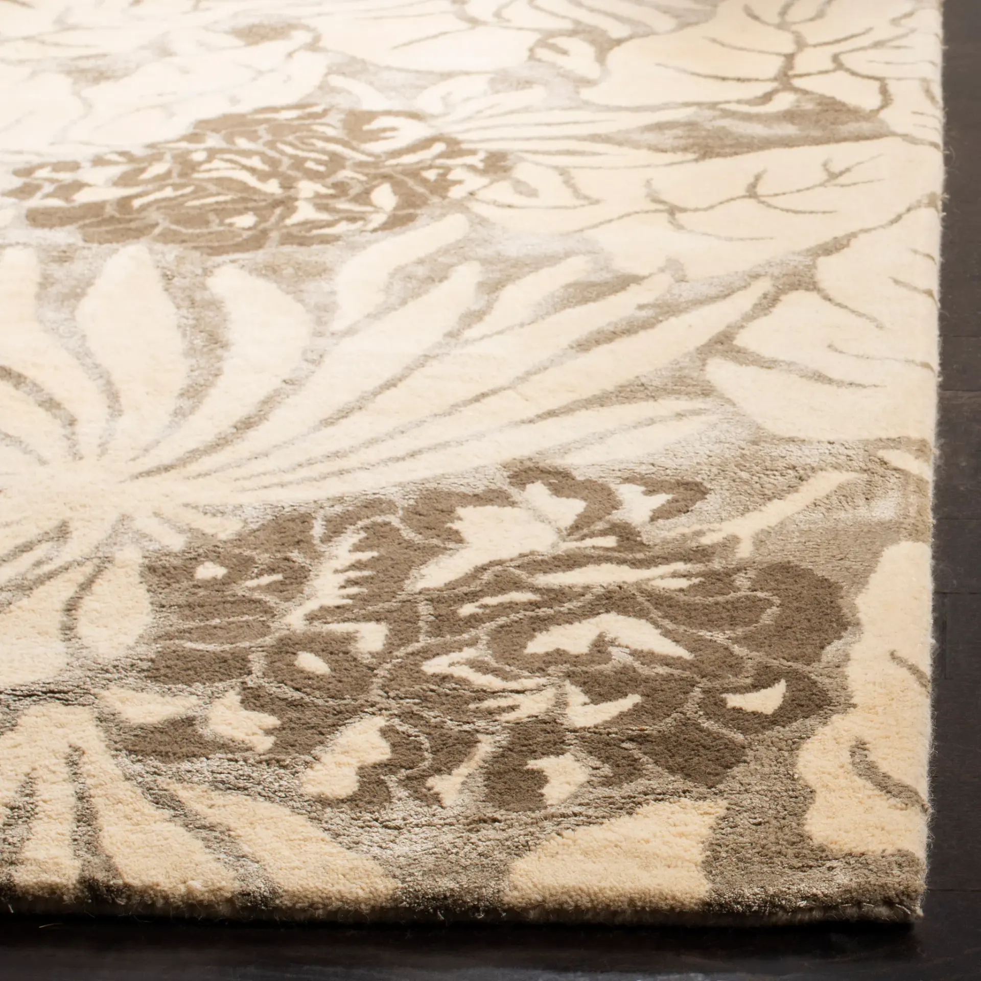 Soho Tropical Floral Hand-Tufted Rug