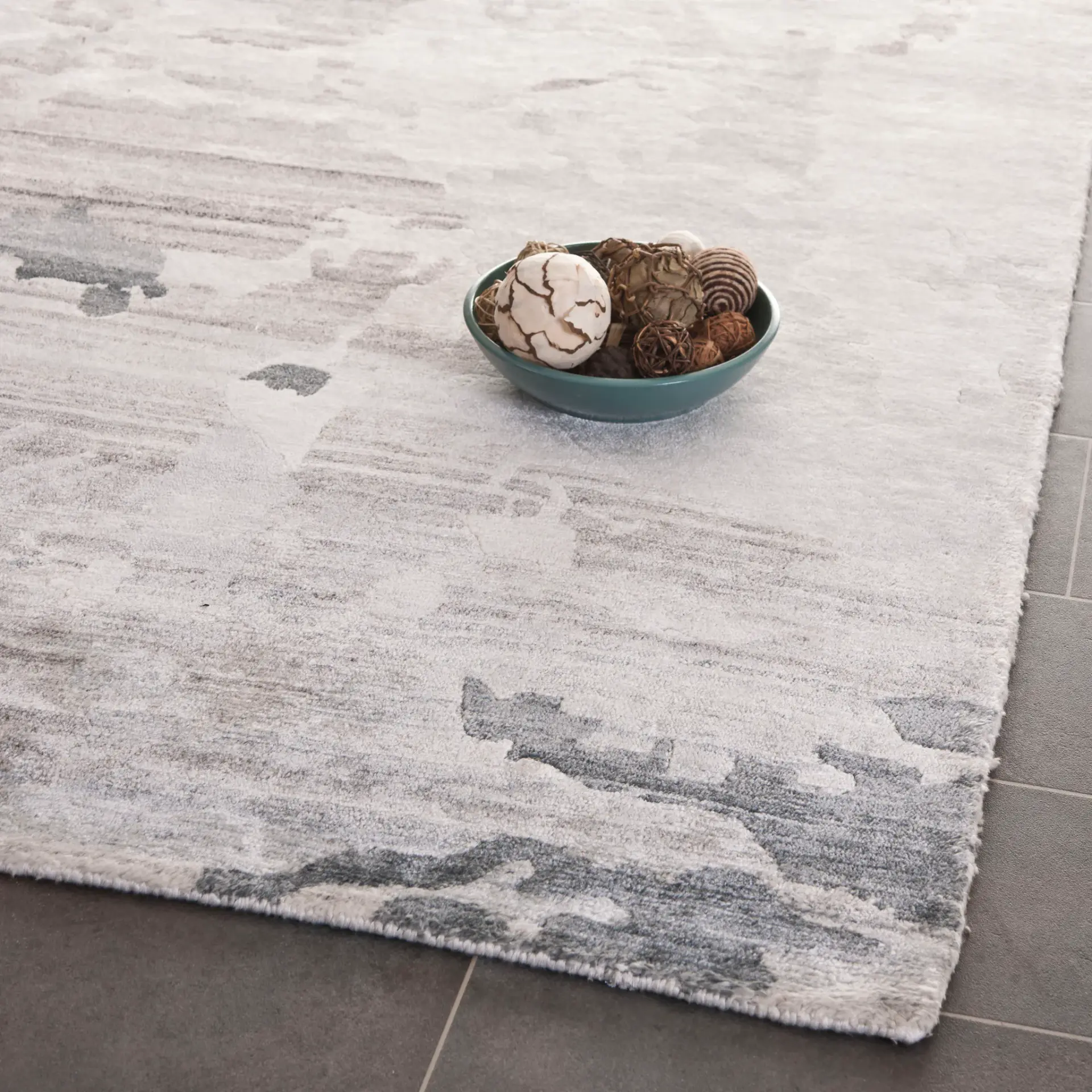Tibetan Fluid Abstract Hand-Knotted Rug
