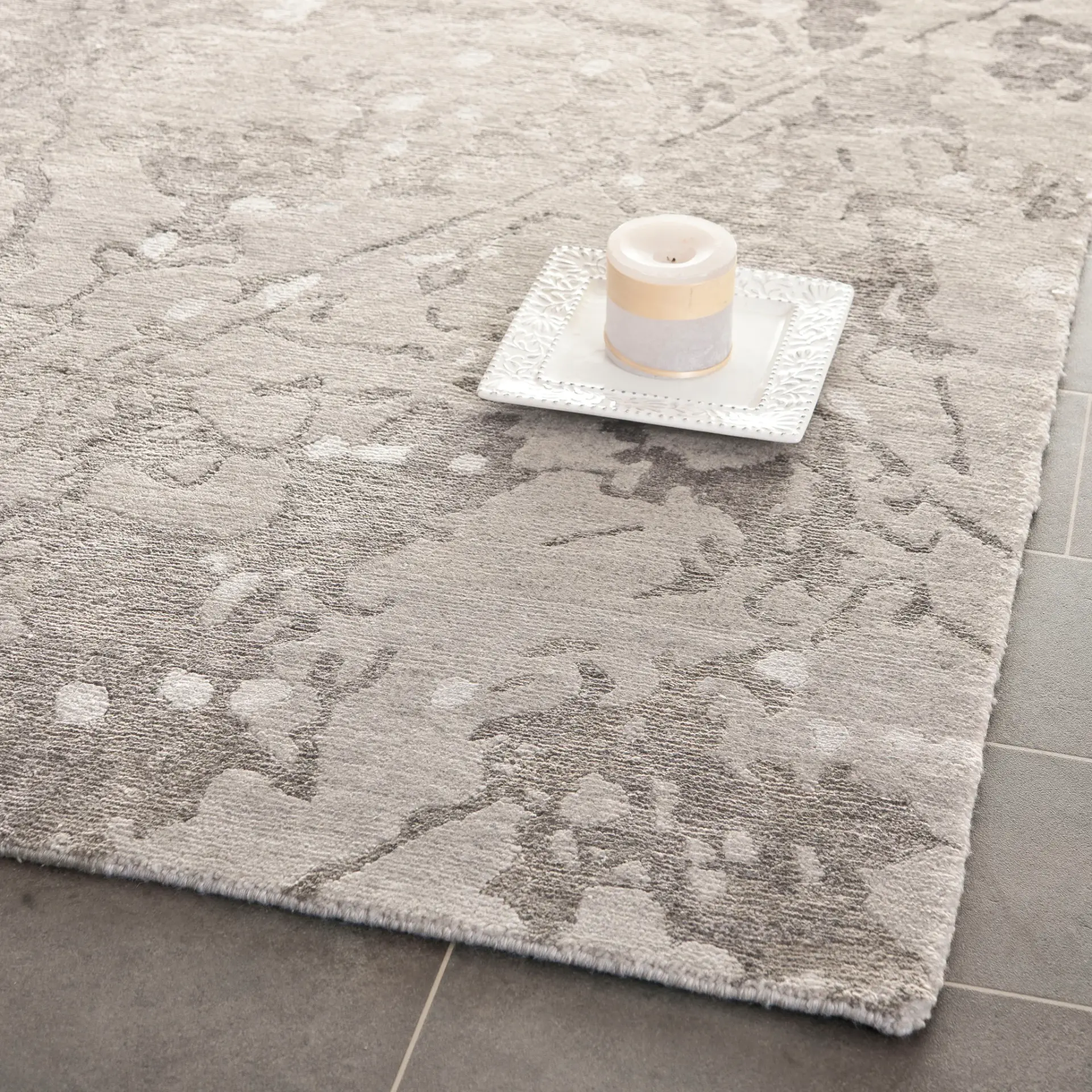 Tibetan Dappled Abstract Hand-Knotted Rug