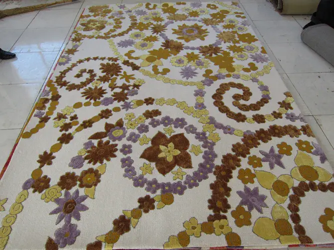 Wilton Floral Swirl Hand-Tufted Rug