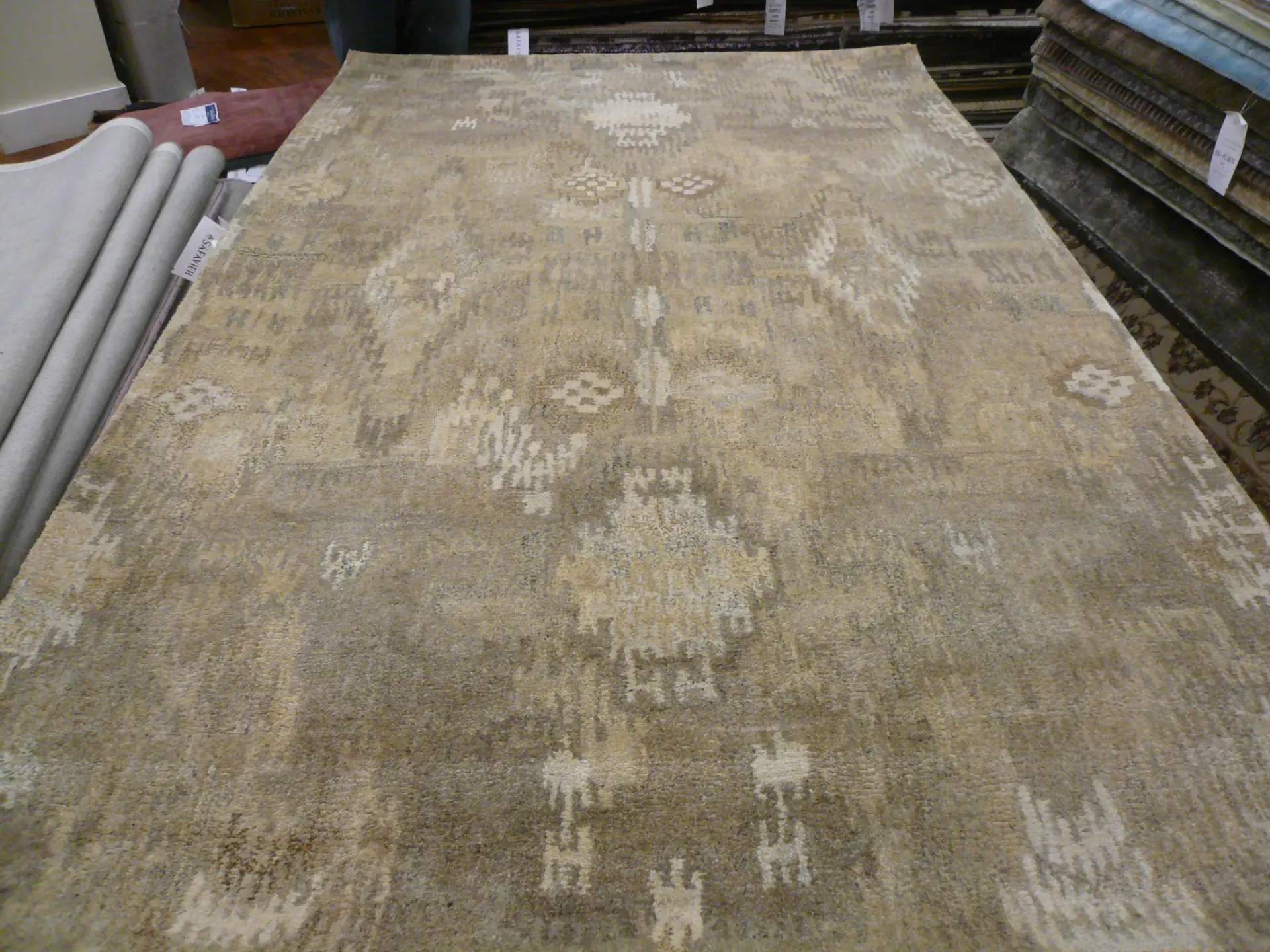 Wyndham Abstract Ikat Hand-Tufted Wool Rug