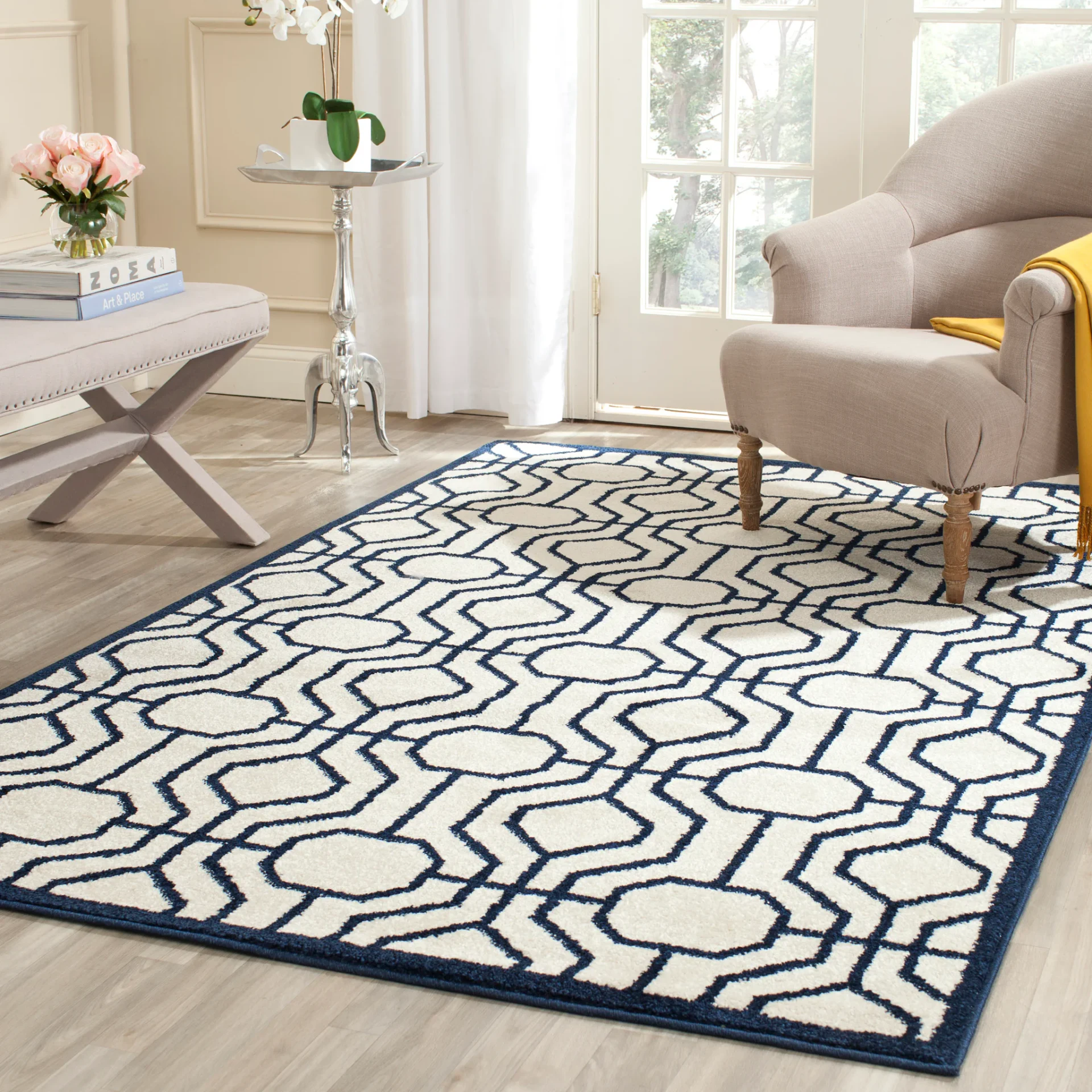 Amherst Interlocking Lattice Rug in Ivory / Navy