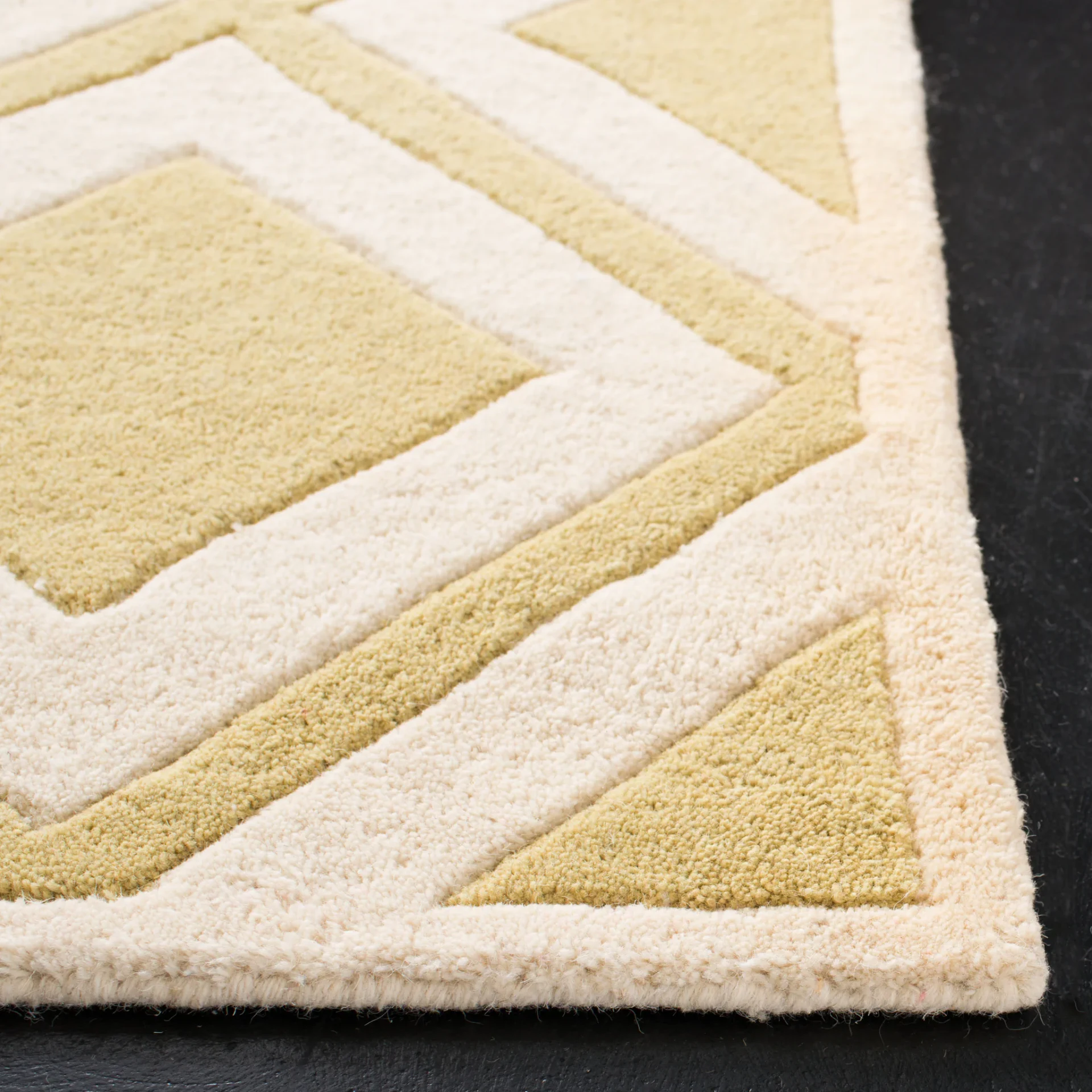 Chatham Nested Diamond Grid Hand-Tufted Wool Rug in Gold / Ivory