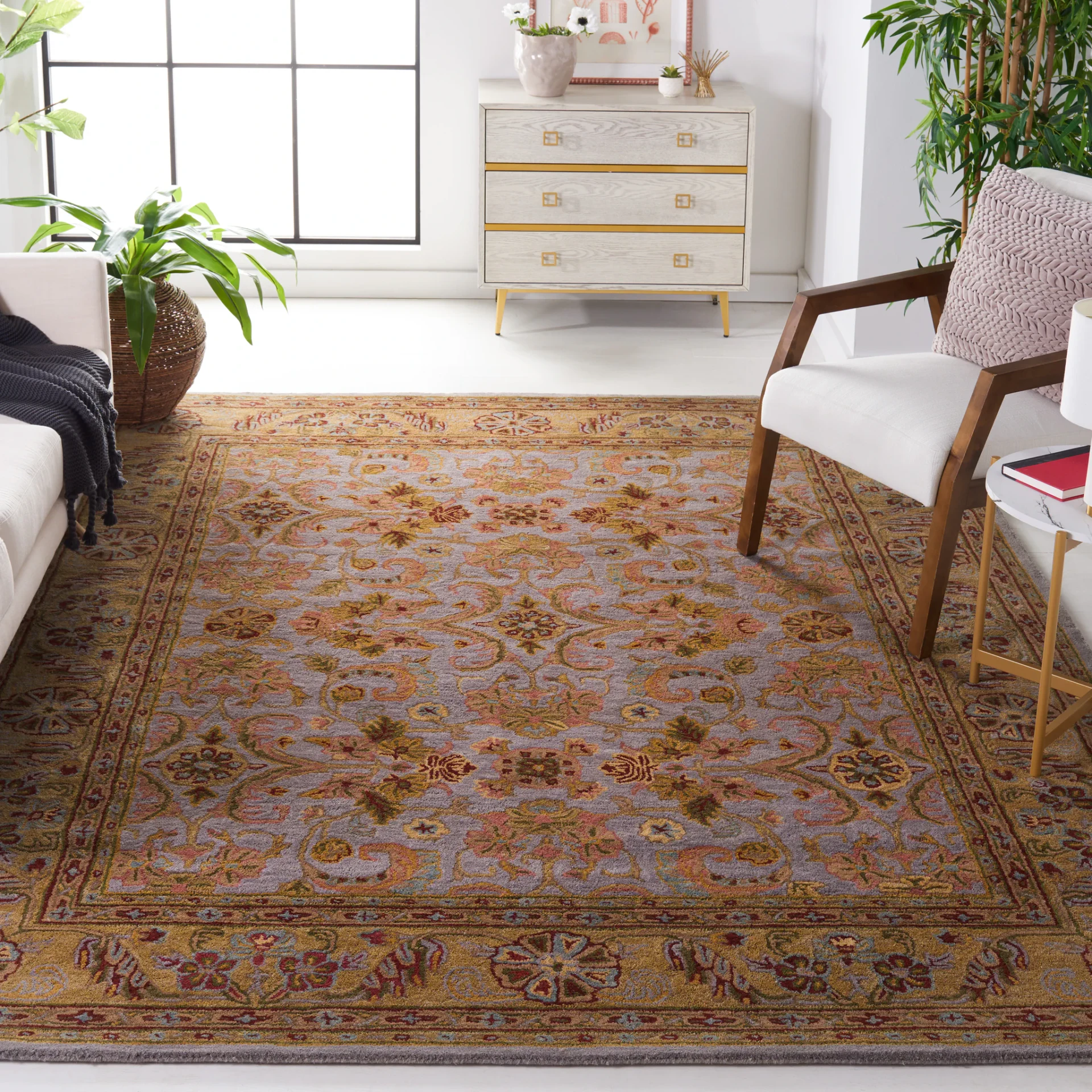 Classic Traditional Scroll Bordered Hand-Tufted Wool Rug in Gray / Light Gold