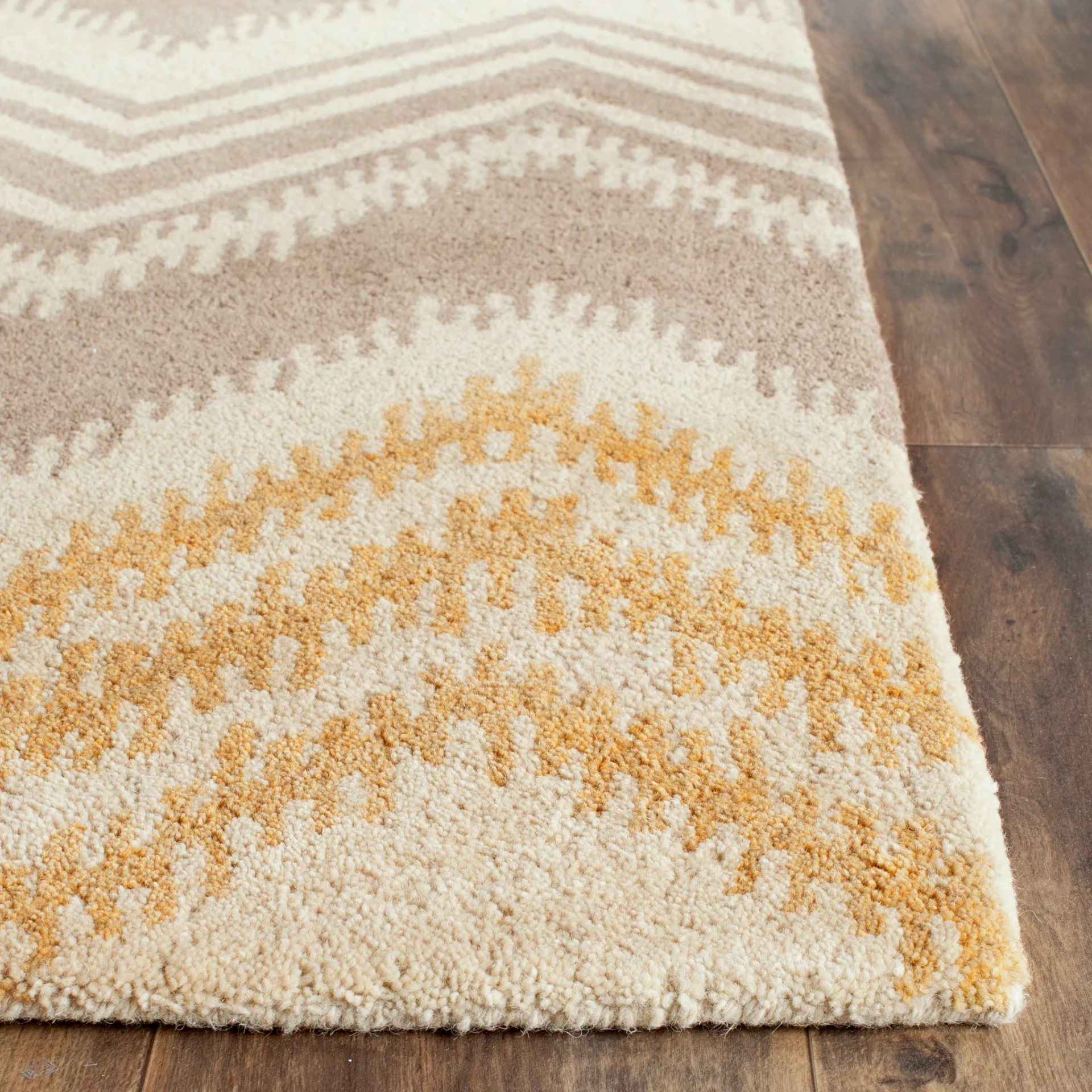 Capri Zigzag Hand-Tufted Wool Rug in Gray / Gold