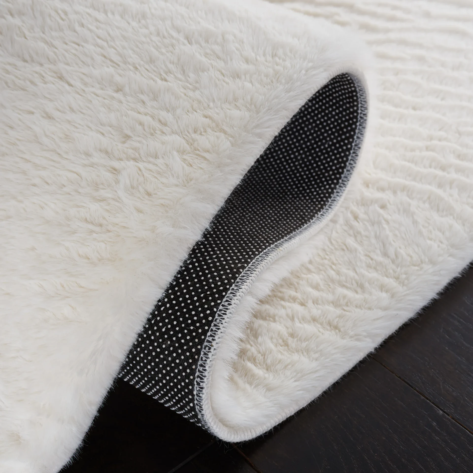 Faux Rabbit Fur Solid Washable Rug in Off-White