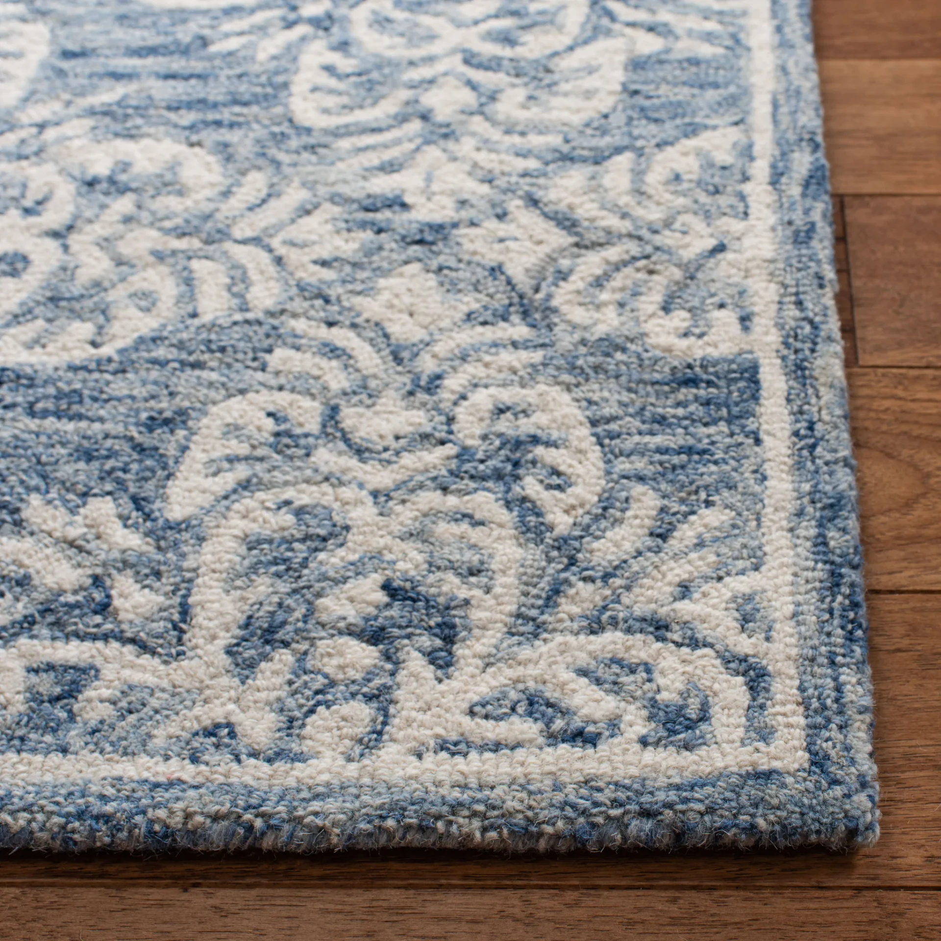 Micro-Loop Damask Tile Hand-Tufted Wool Rug in Blue / Ivory