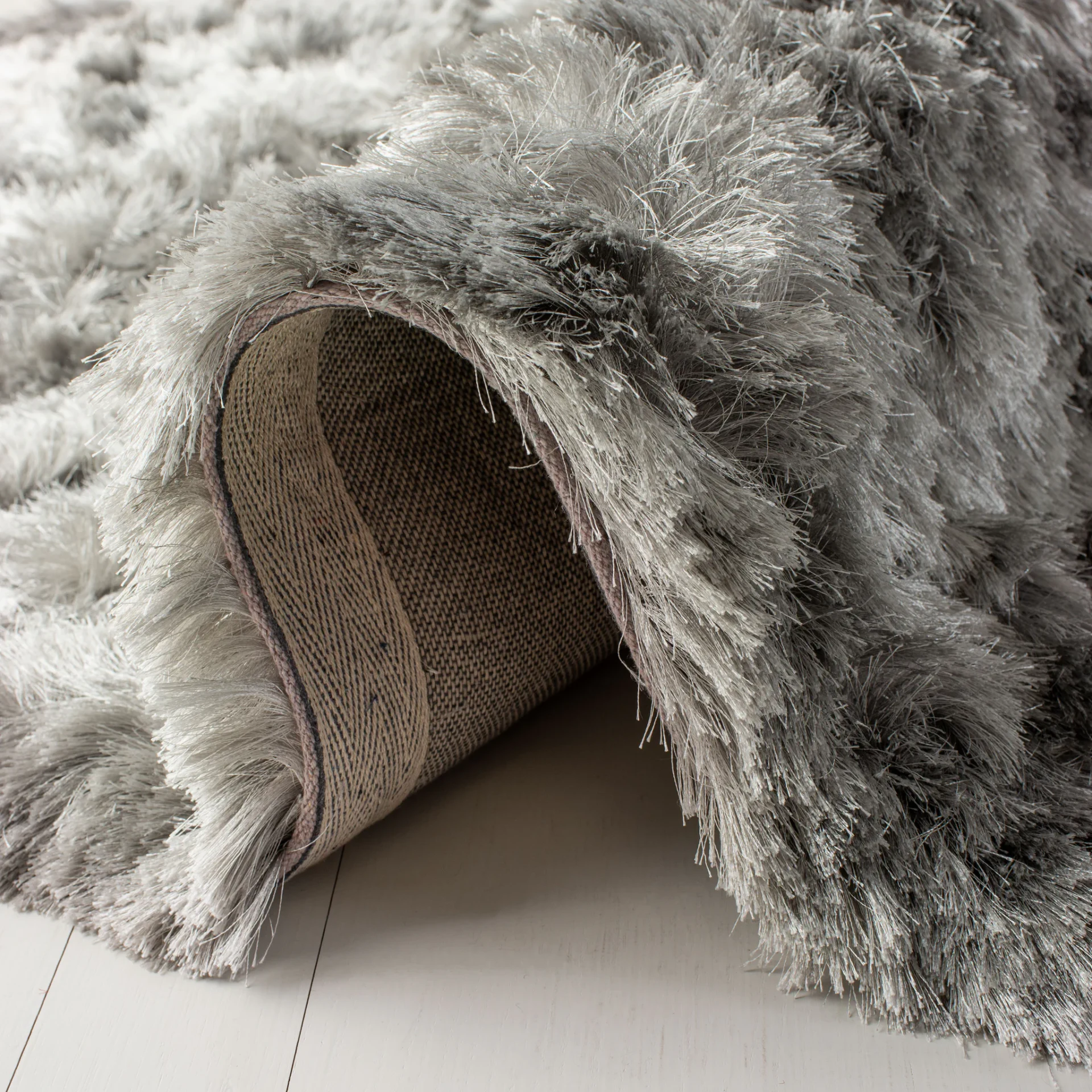 Ocean Textured Solid Hand-Tufted Shag Rug in Silver
