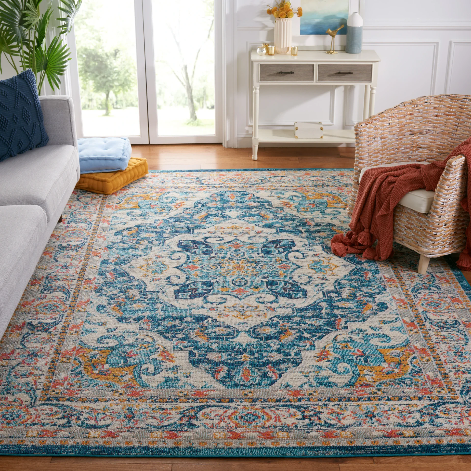 Phoenix Distressed Medallion Rug in Ivory / Blue