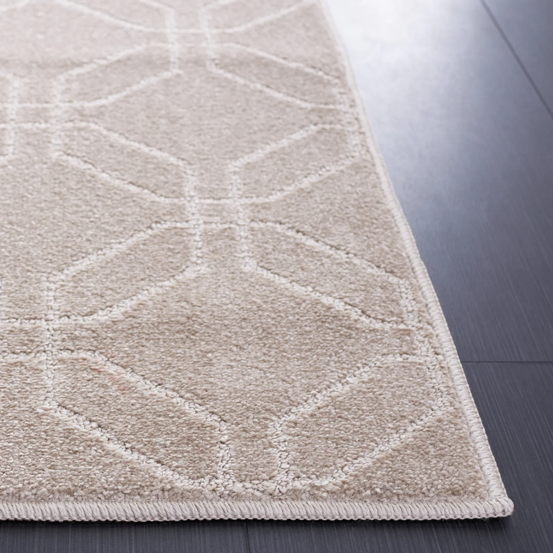 Pattern & Solid Pattern And Solid Interlocking Lattice Rug in Beige