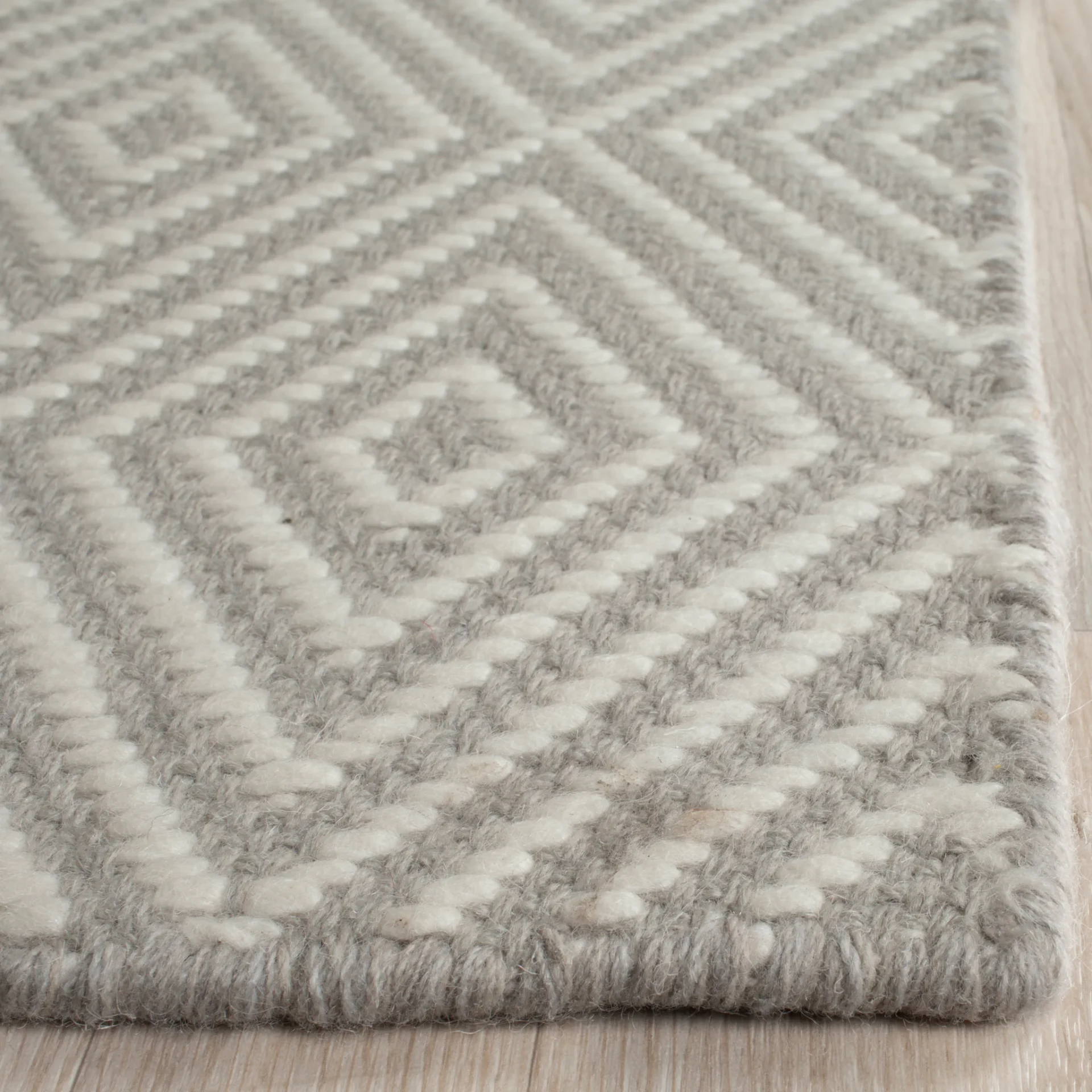 Wilton Nested Diamond Hand-Hooked Wool Rug in Light Gray / Ivory